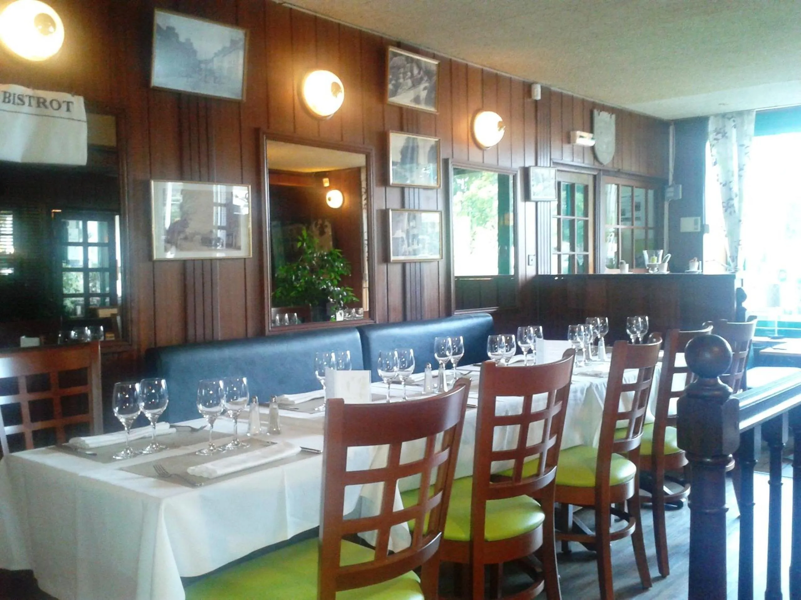 Restaurant/places to eat in Hôtel du Lac