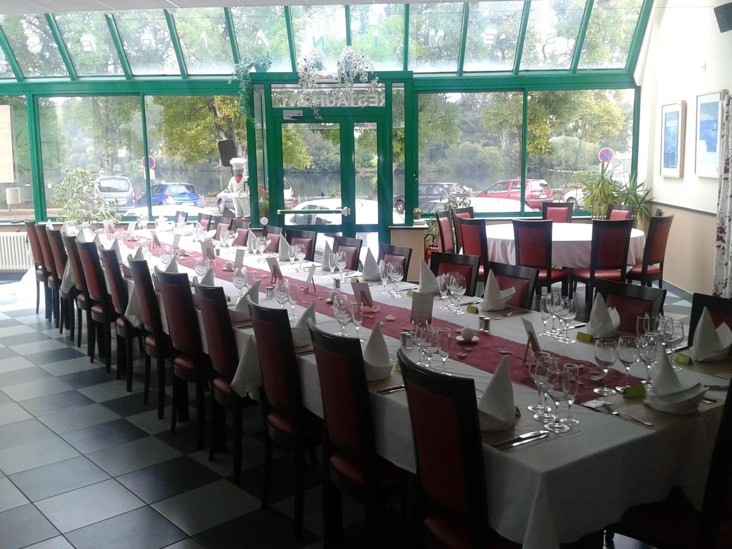 Restaurant/places to eat in Hôtel du Lac