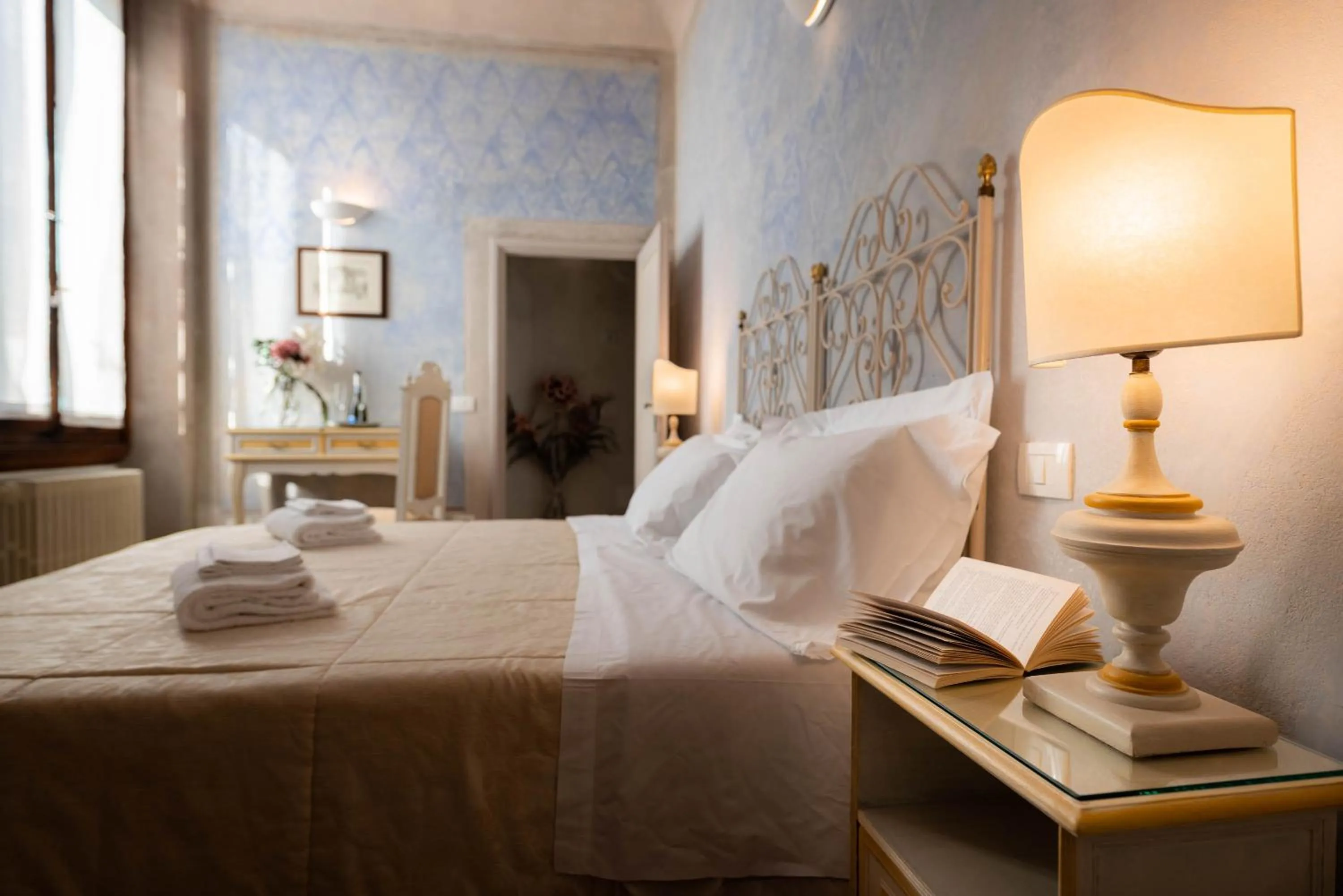 Photo of the whole room, Bed in Novella House