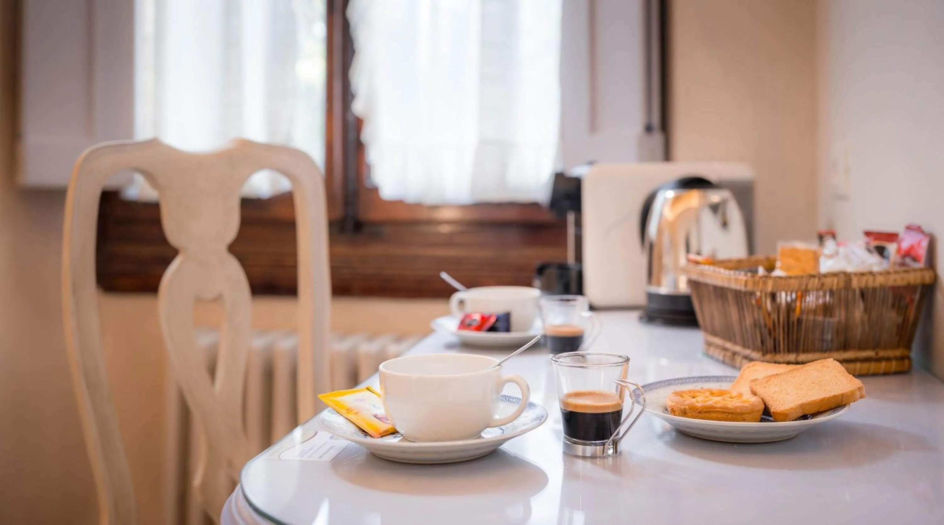 Coffee/tea facilities in Novella House