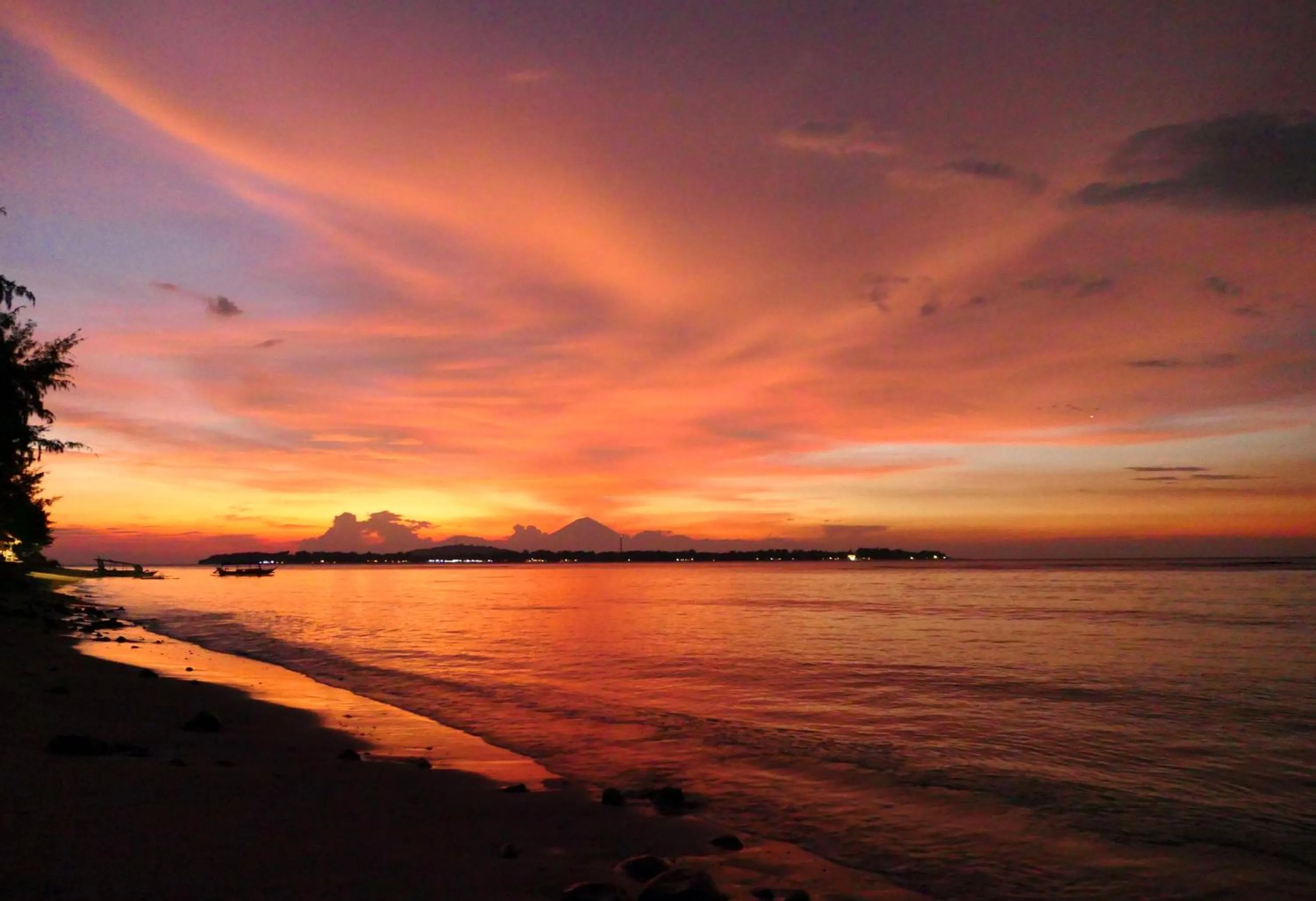Sunset in GiliZen Resort - Private Pool Villas