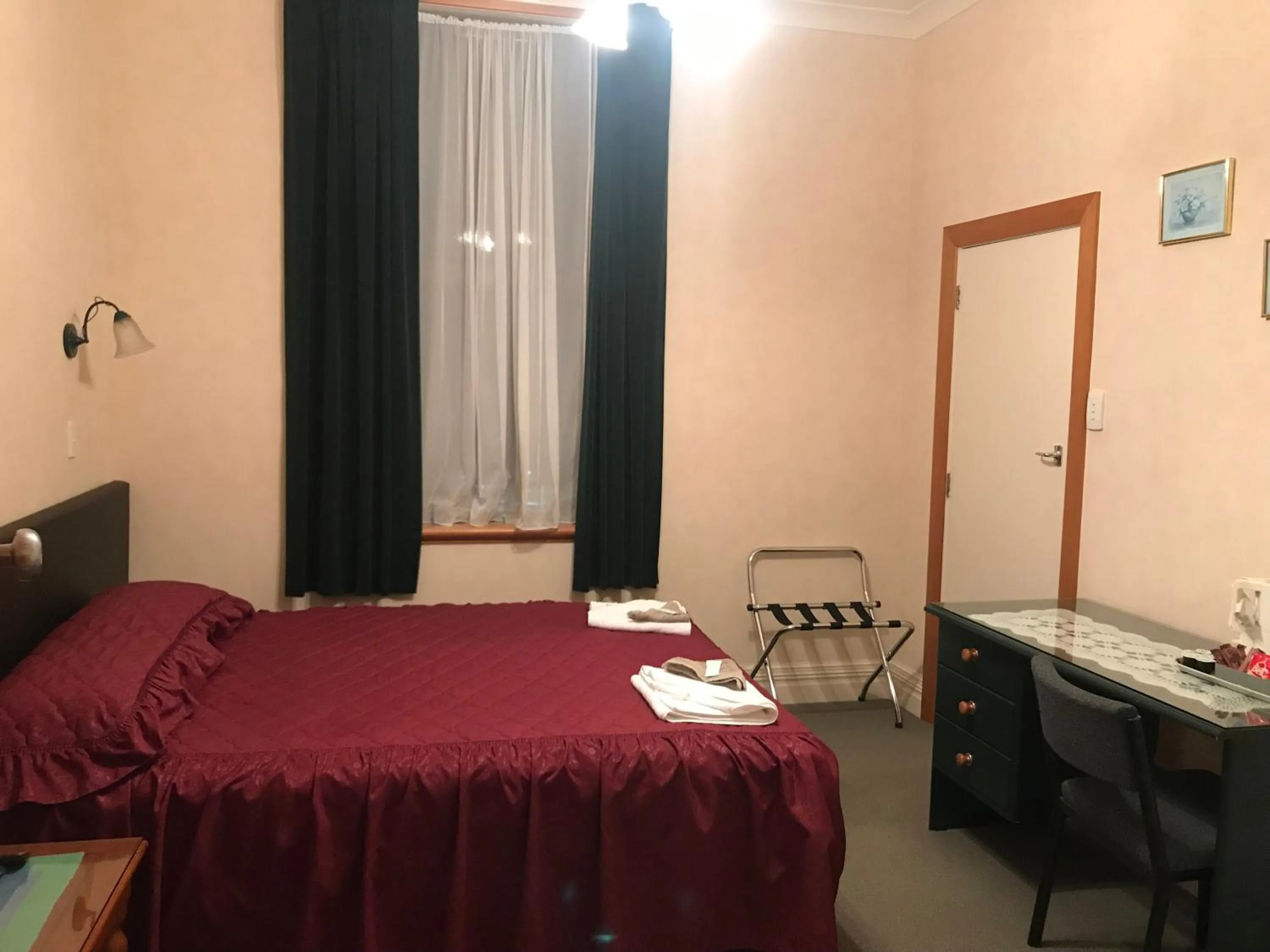 Bed in Feilding Hotel