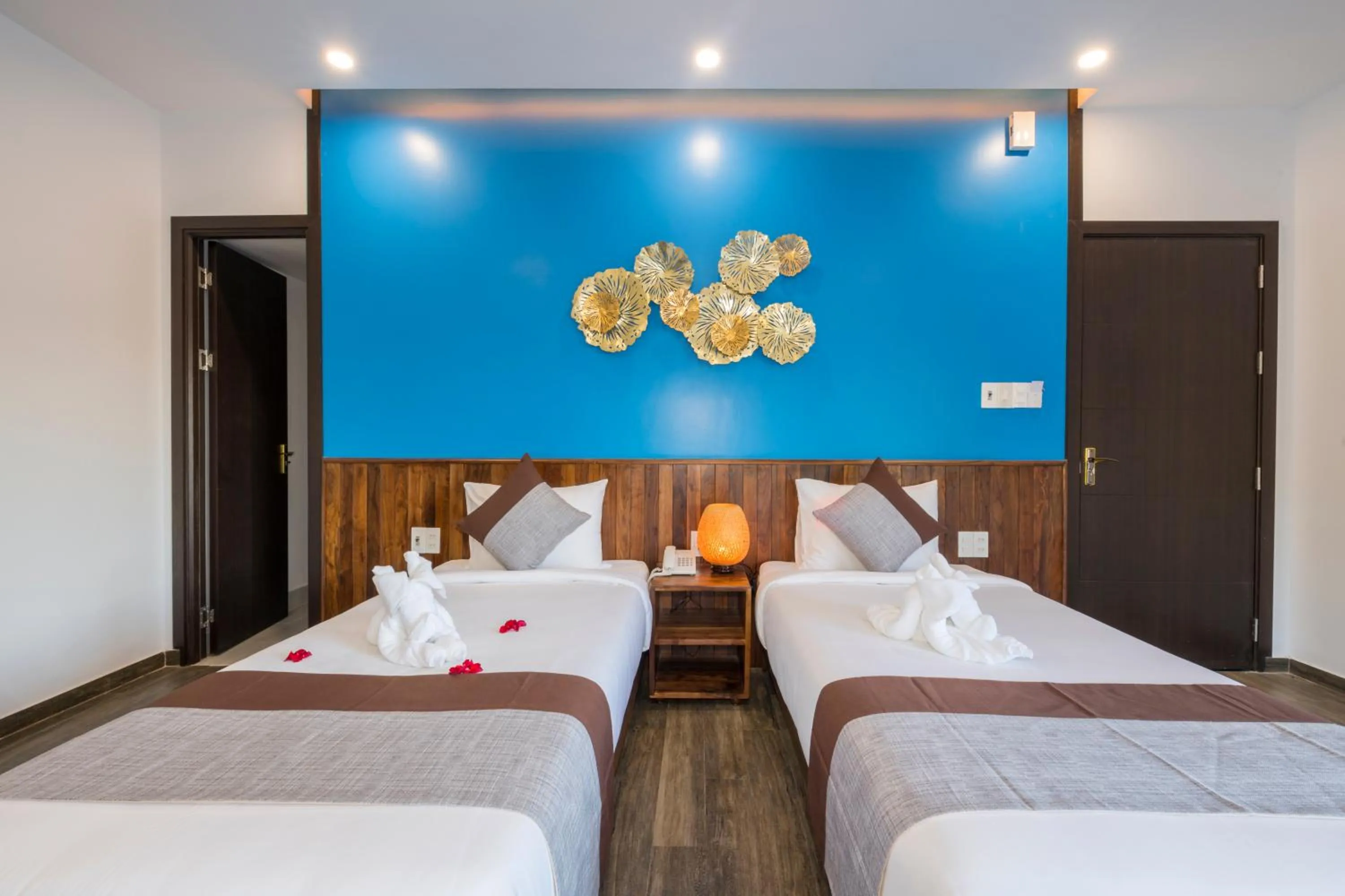 Photo of the whole room, Bed in December Hoi An Villa