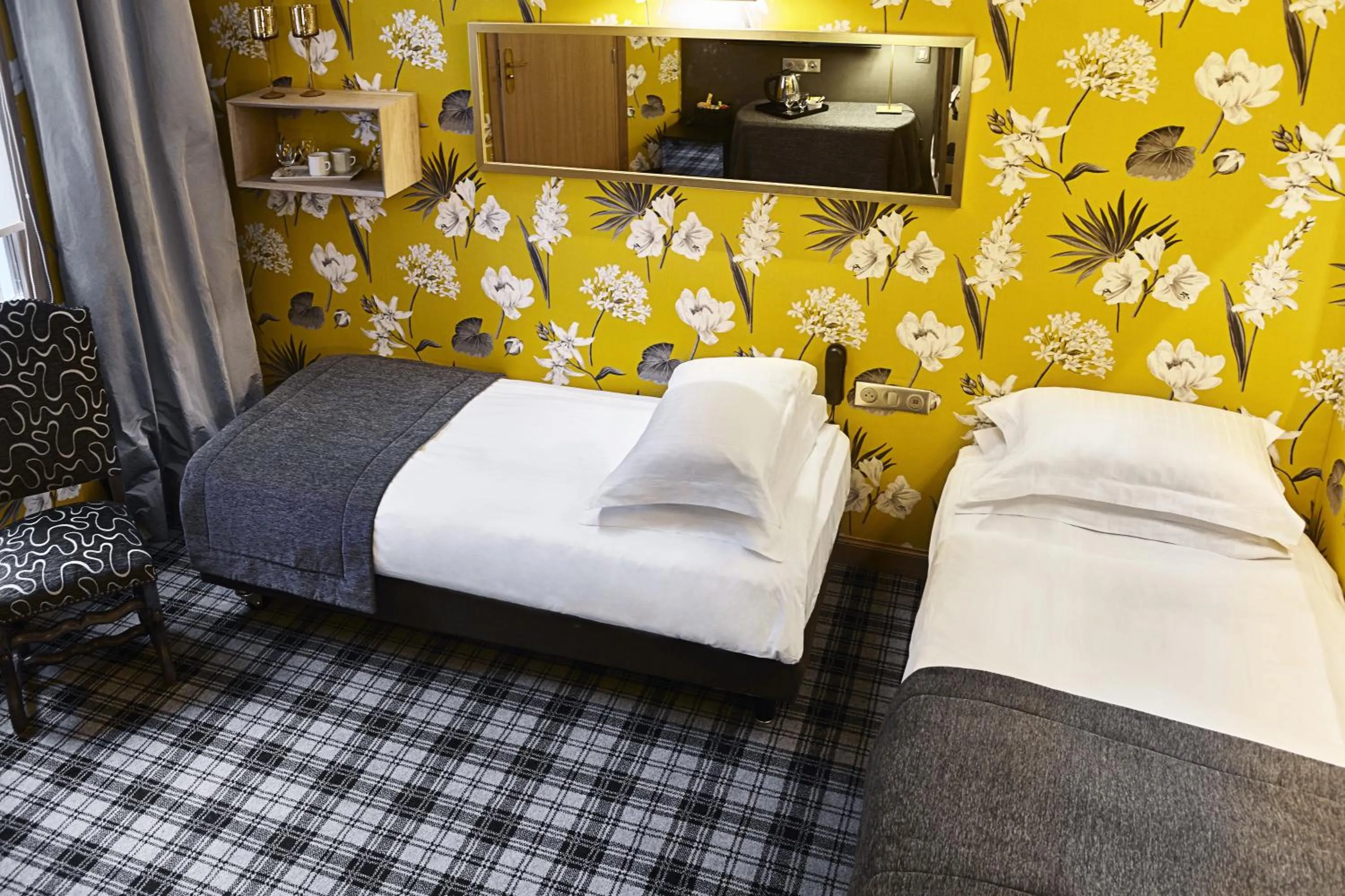 Bed in Hôtel Saint-Paul Rive-Gauche