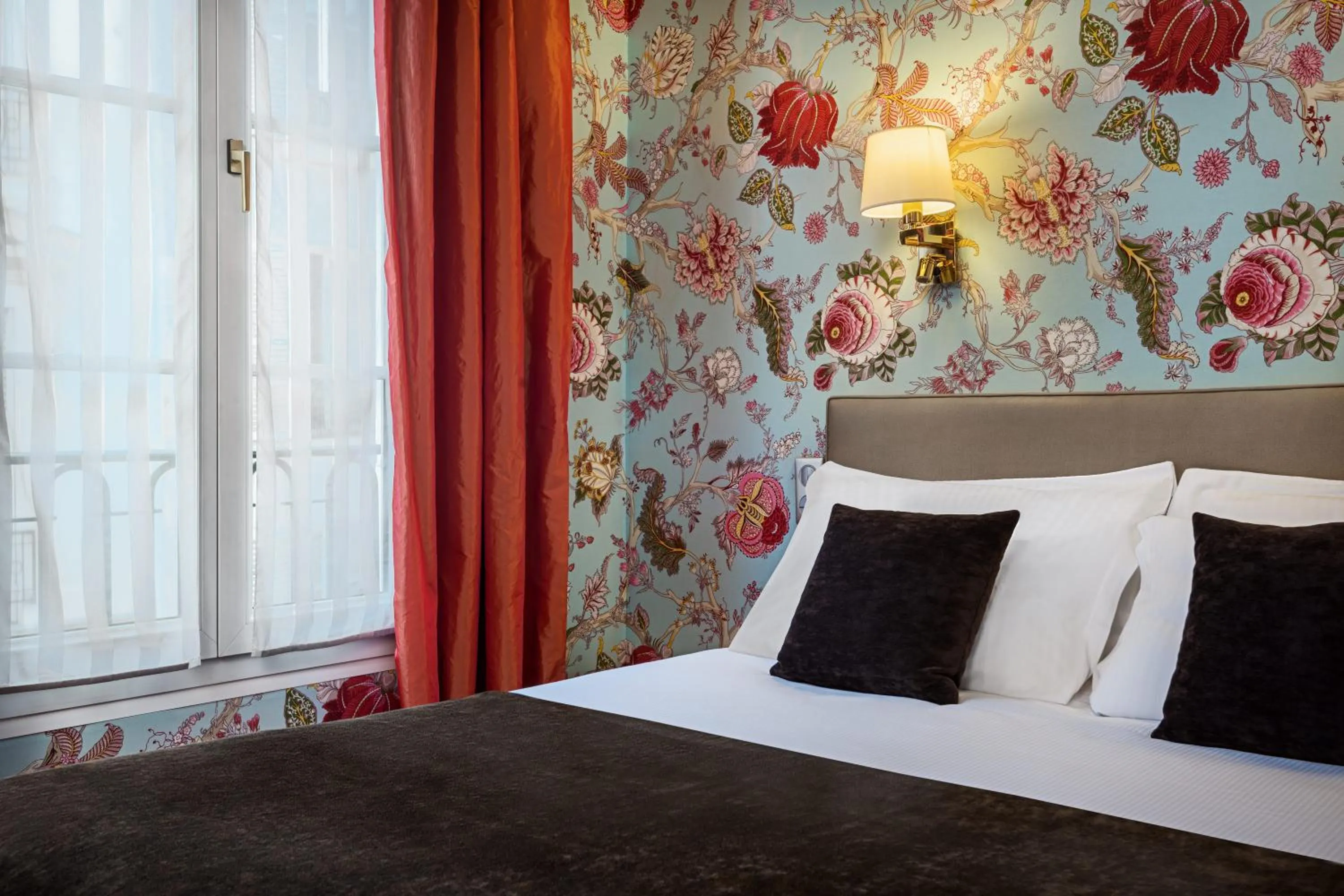 Bed in Hôtel Saint-Paul Rive-Gauche