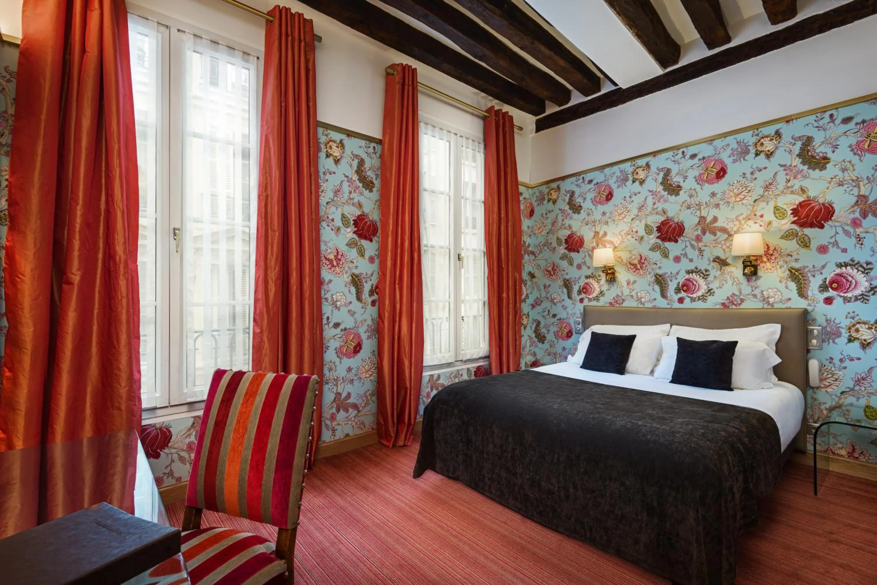 Bed in Hôtel Saint-Paul Rive-Gauche