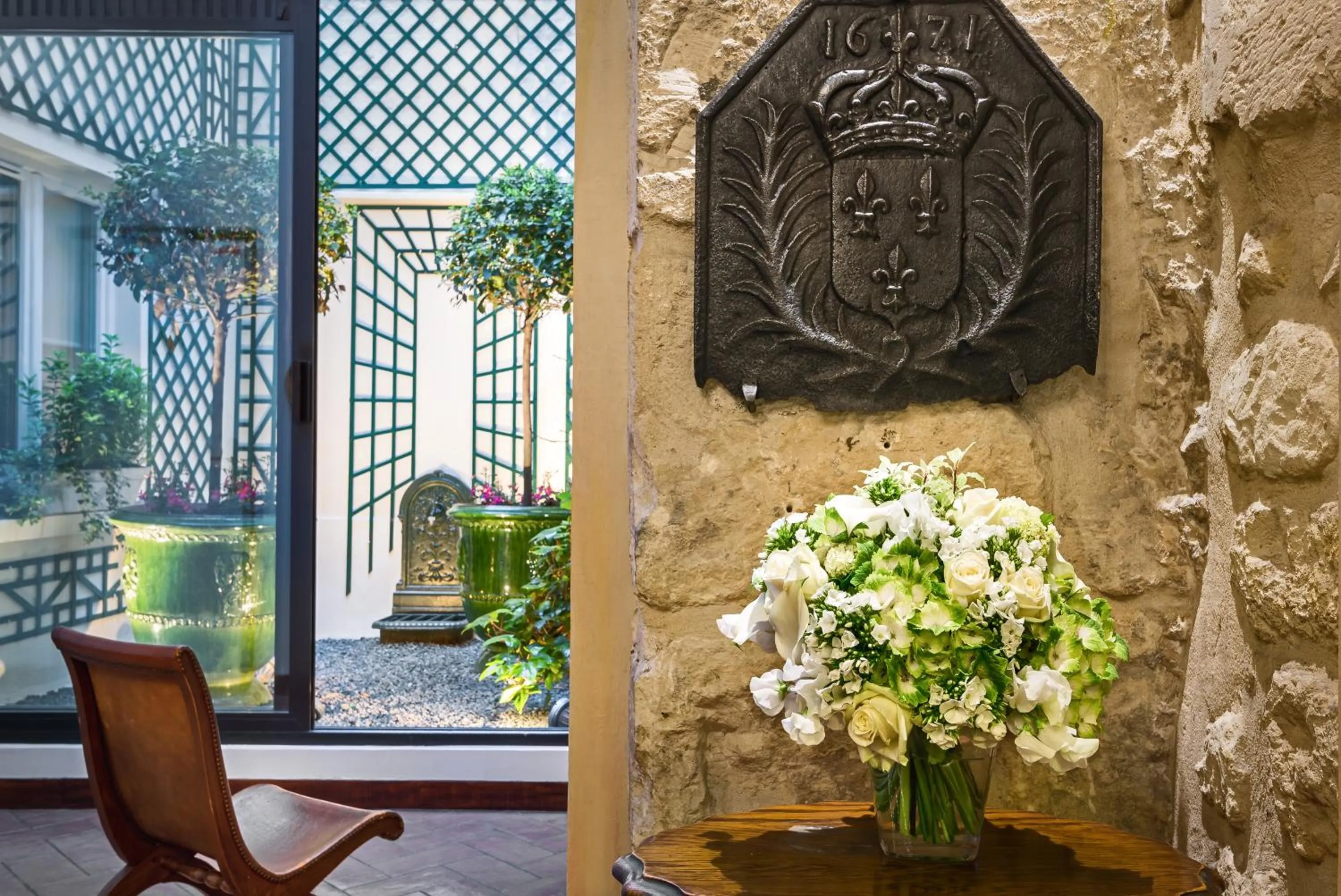 Patio in Hôtel Saint-Paul Rive-Gauche