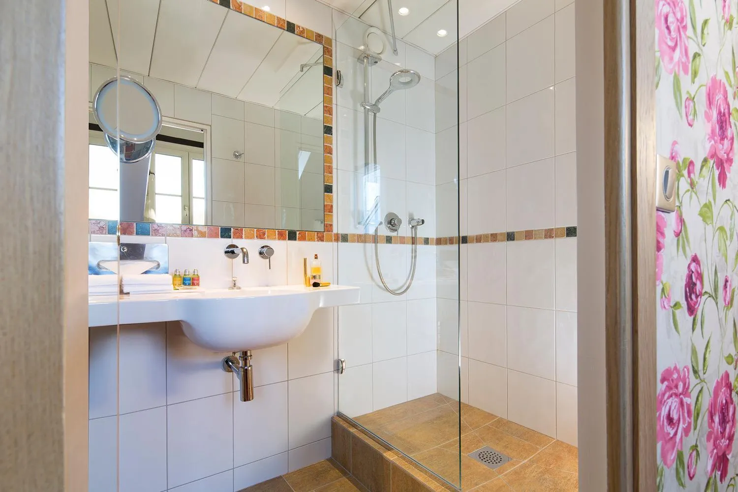 Bathroom in Hôtel Saint-Paul Rive-Gauche