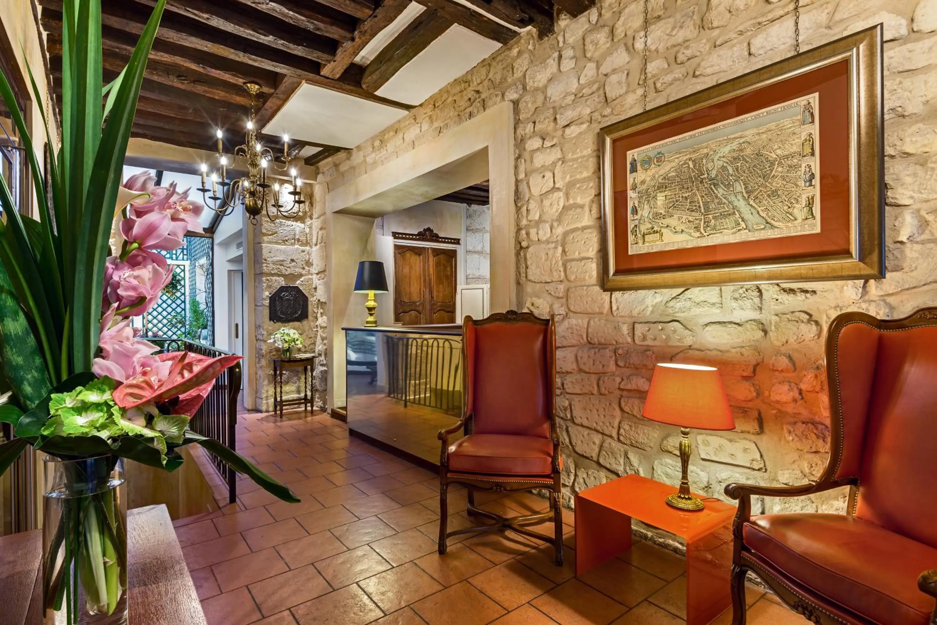 Lobby or reception in Hôtel Saint-Paul Rive-Gauche