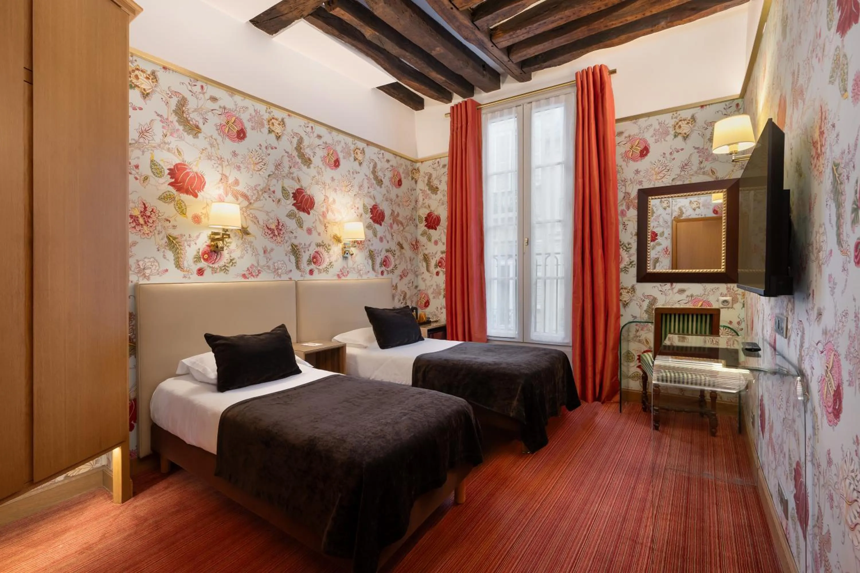 Bedroom, Bed in Hôtel Saint-Paul Rive-Gauche