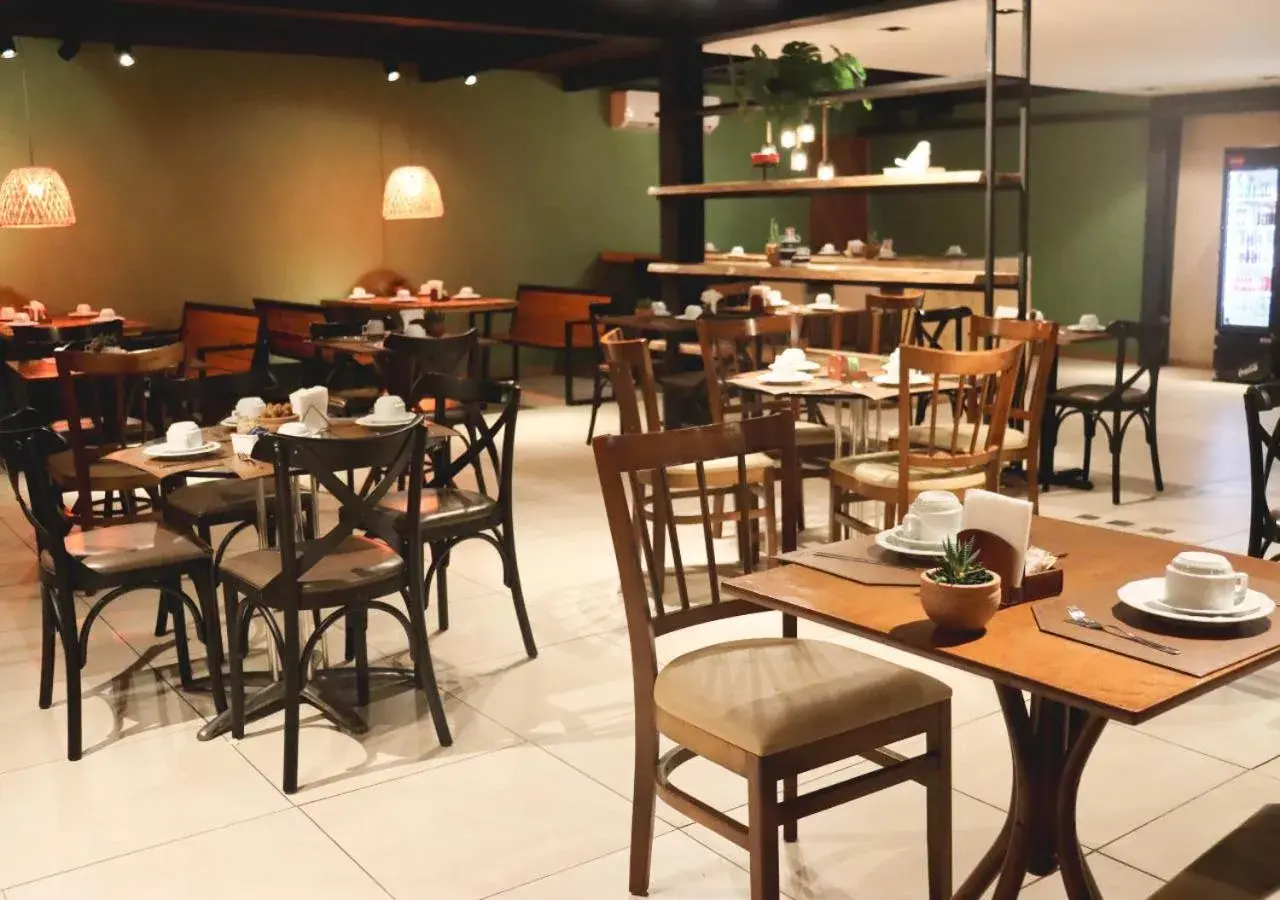 Communal lounge/ TV room in Grão Pará Petrópolis Communal lounge/ TV room in Grão Pará Petrópolis