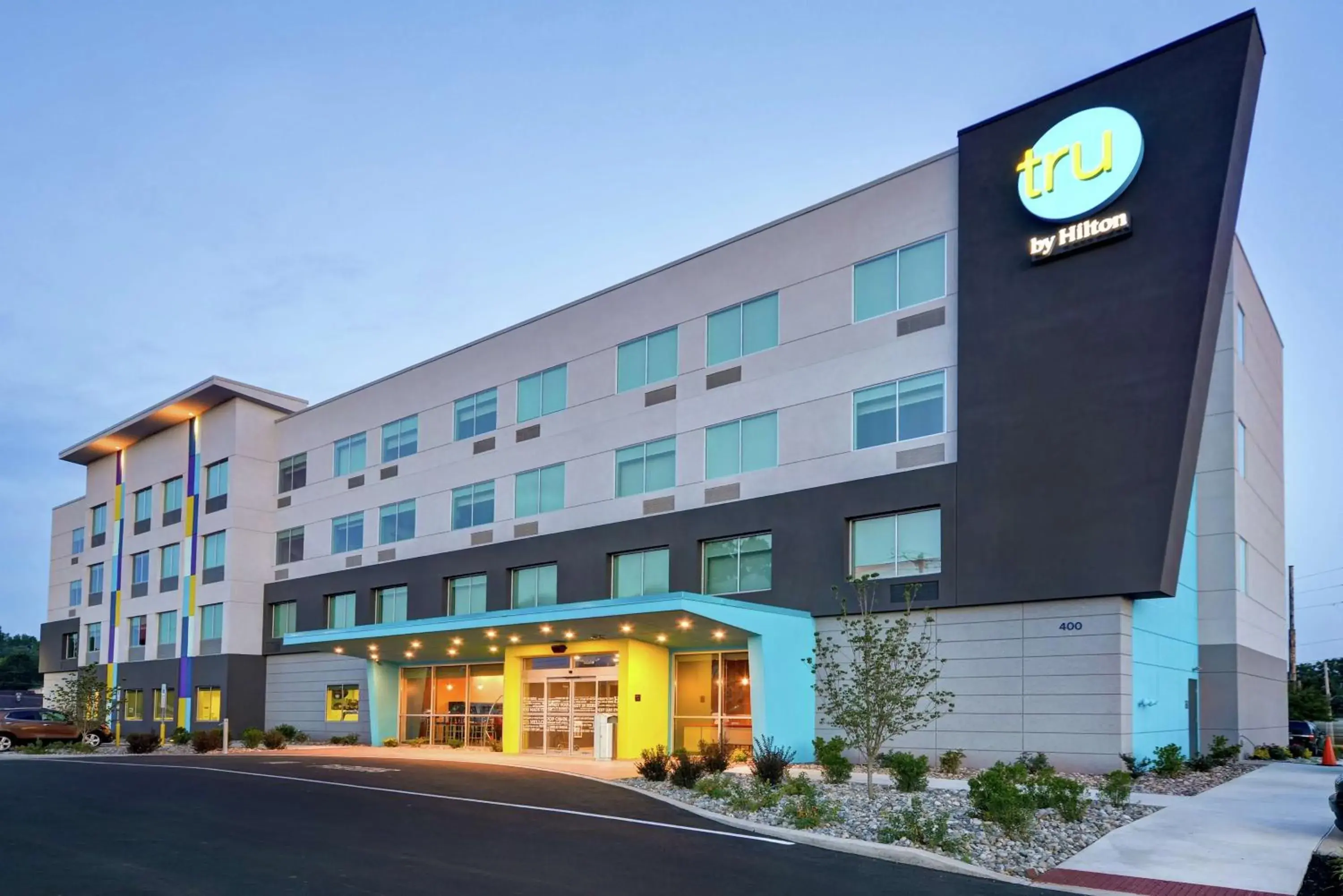 Property building in Tru By Hilton Denver, PA Property building in Tru By Hilton Denver, PA