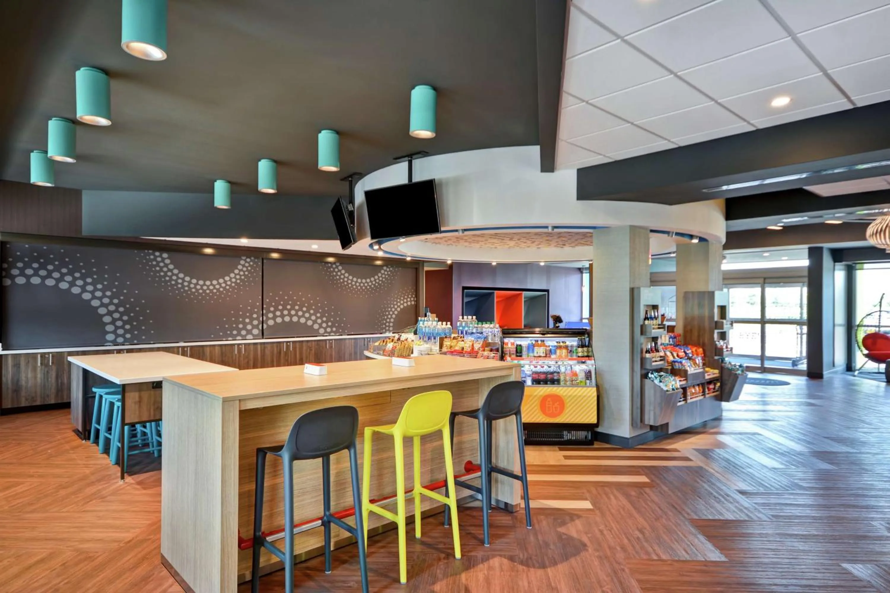 Dining area in Tru By Hilton Denver, PA