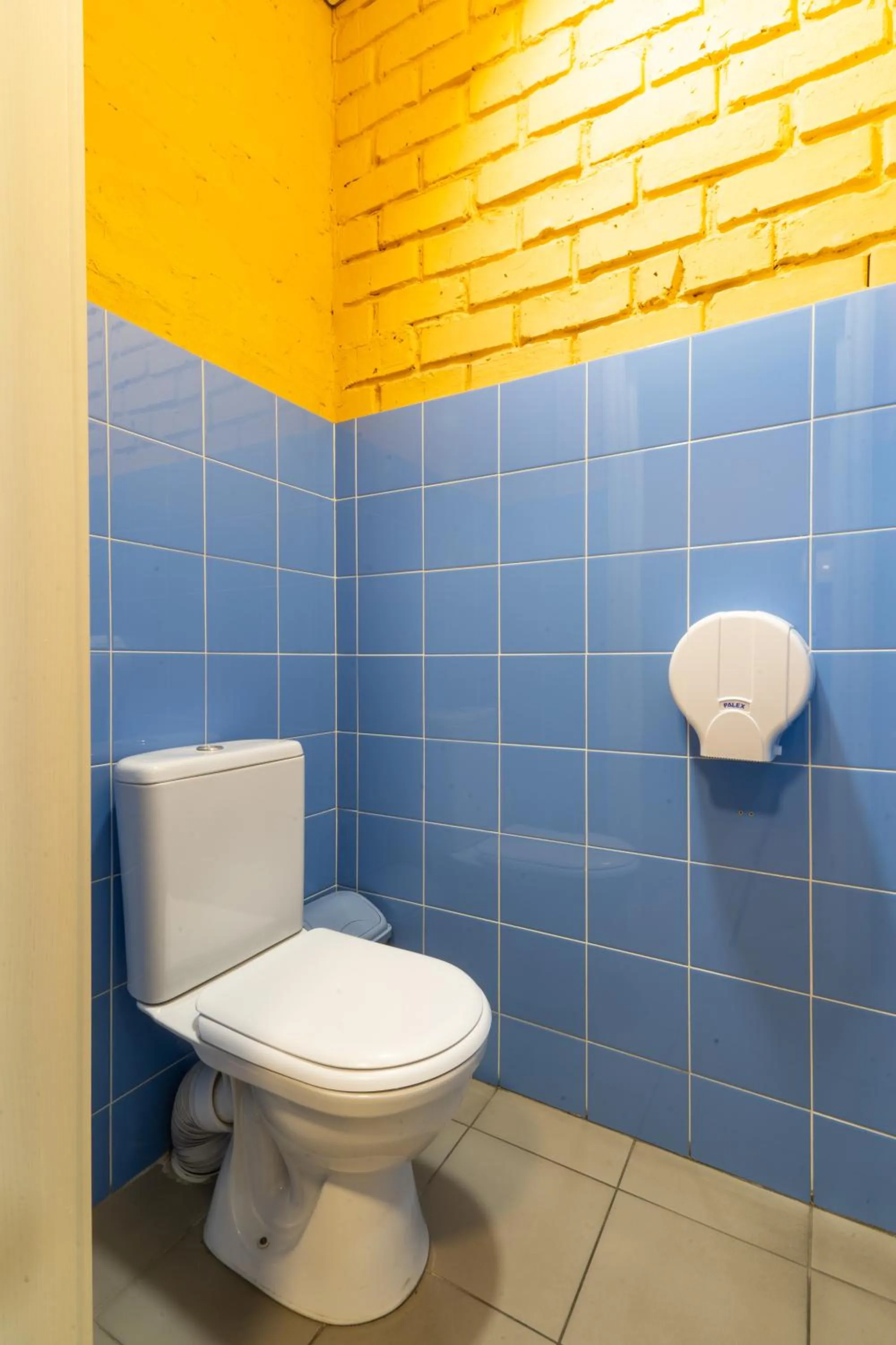 Toilet in ololoFreelander Hostel&Coworking