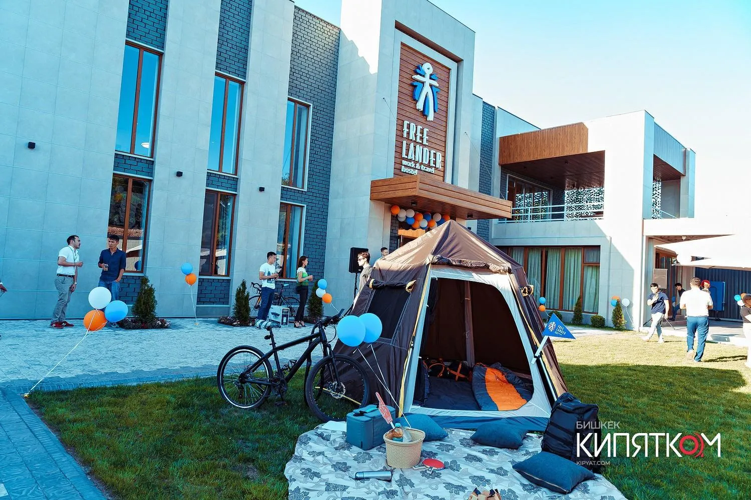 Guests in ololoFreelander Hostel&Coworking