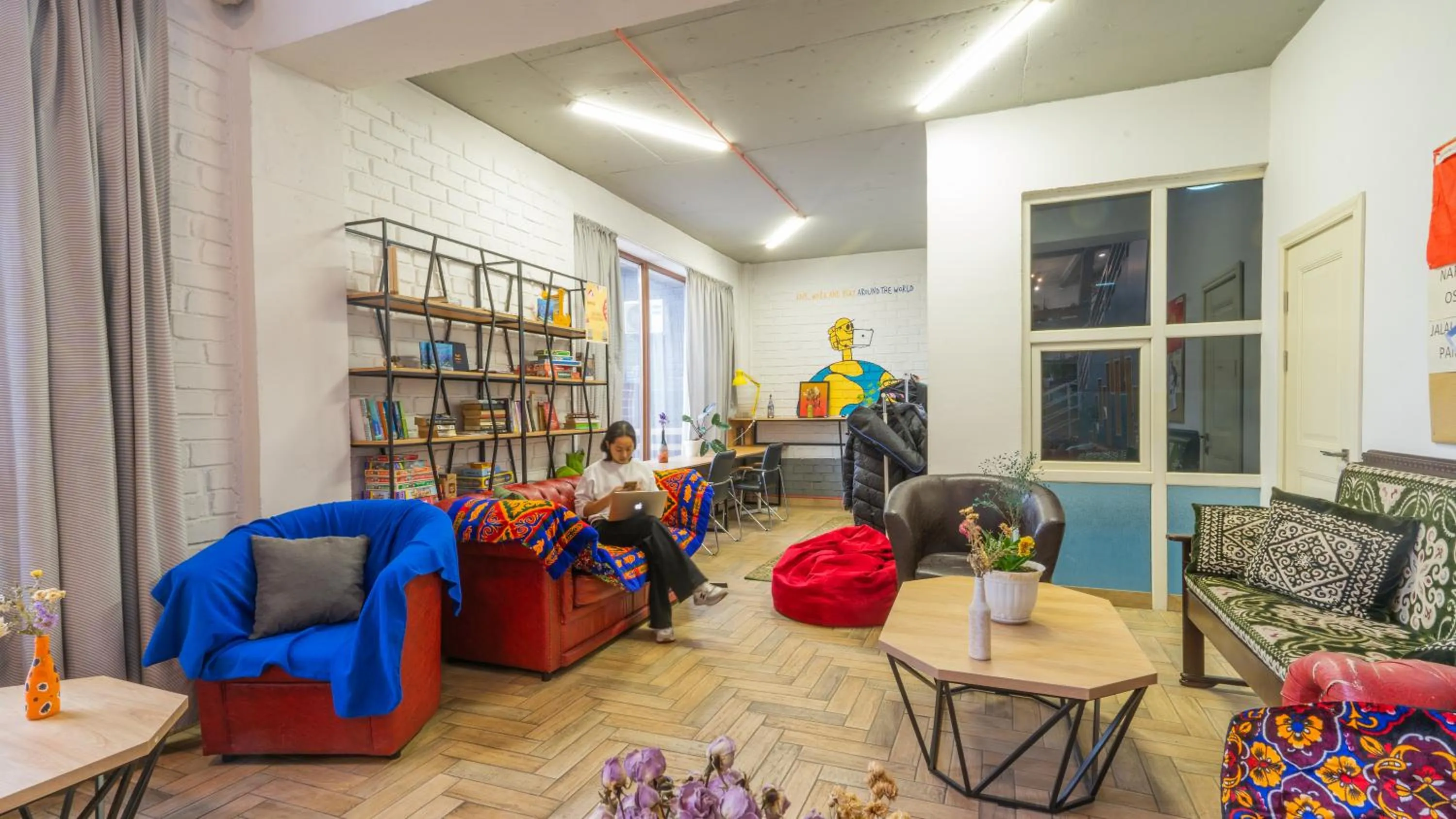 Communal lounge/ TV room in ololoFreelander Hostel&Coworking