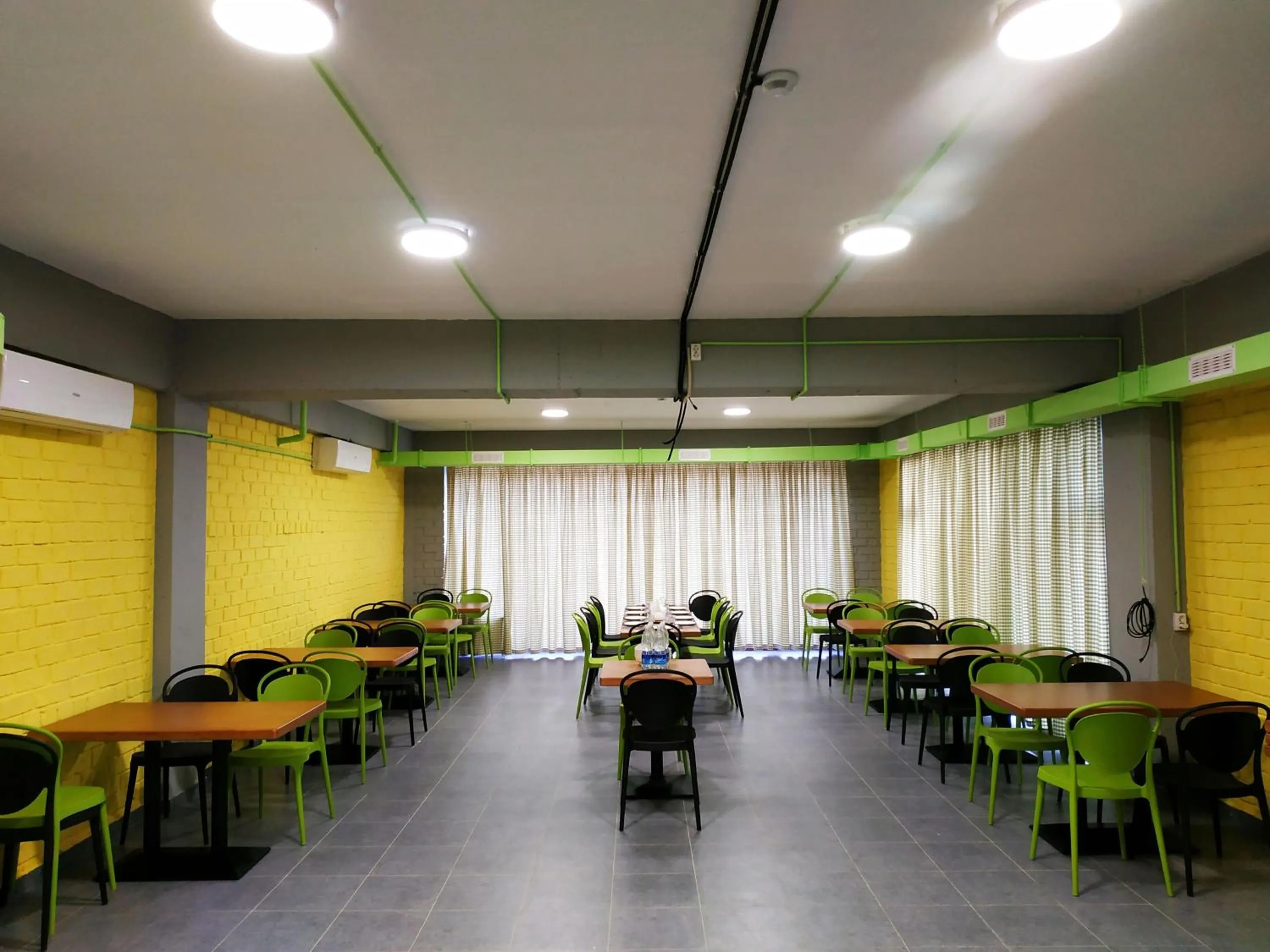 Communal kitchen in ololoFreelander Hostel&Coworking