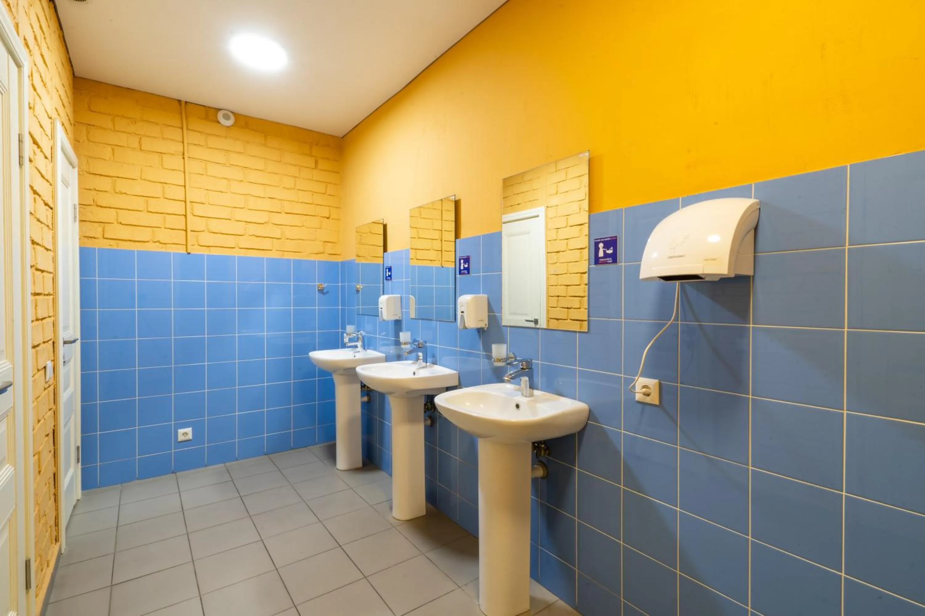 Toilet in ololoFreelander Hostel&Coworking