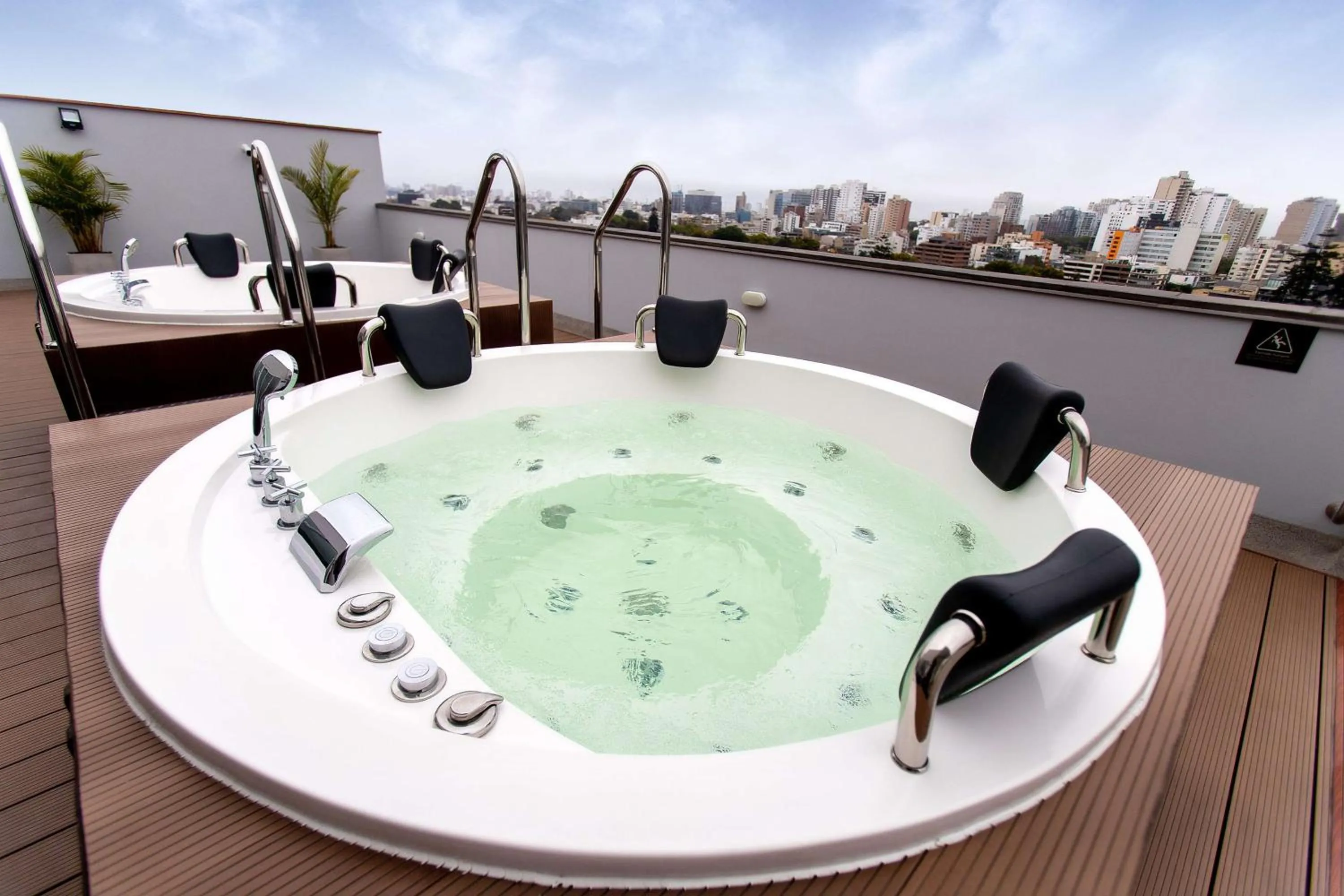 Hot Tub in Hampton By Hilton Lima San Isidro