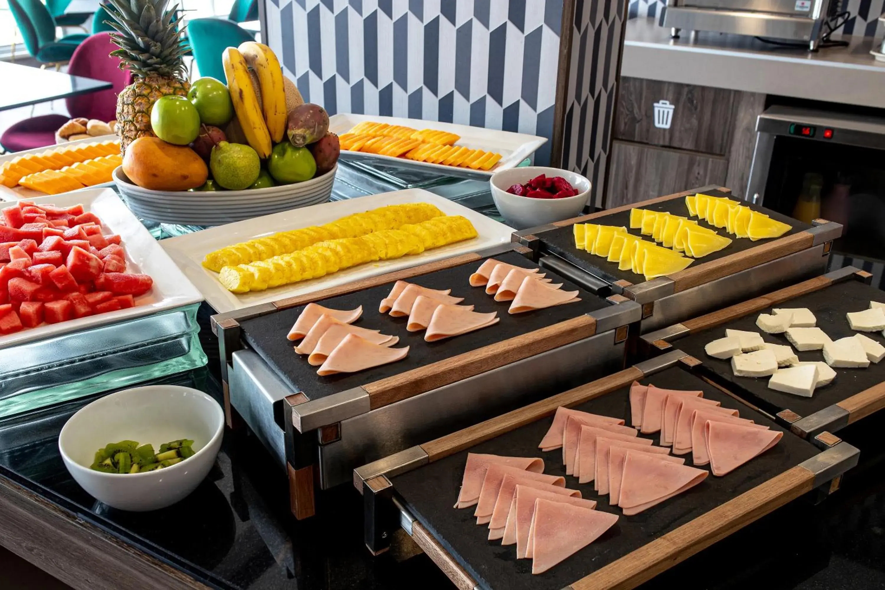 Restaurant/places to eat in Hampton By Hilton Lima San Isidro Restaurant/places to eat in Hampton By Hilton Lima San Isidro