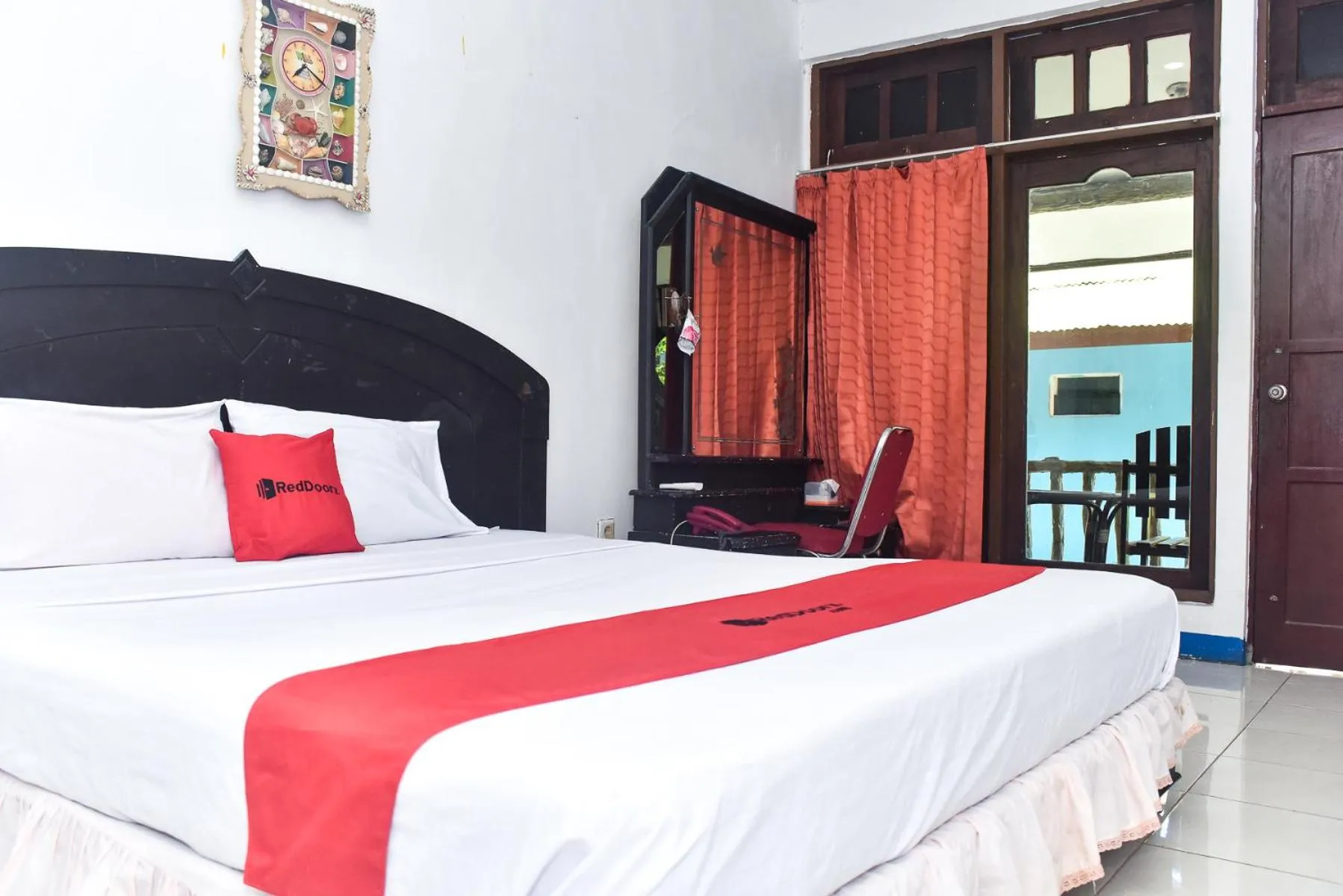 Bedroom, Bed in RedDoorz Plus @ Tirta Kencana Hotel