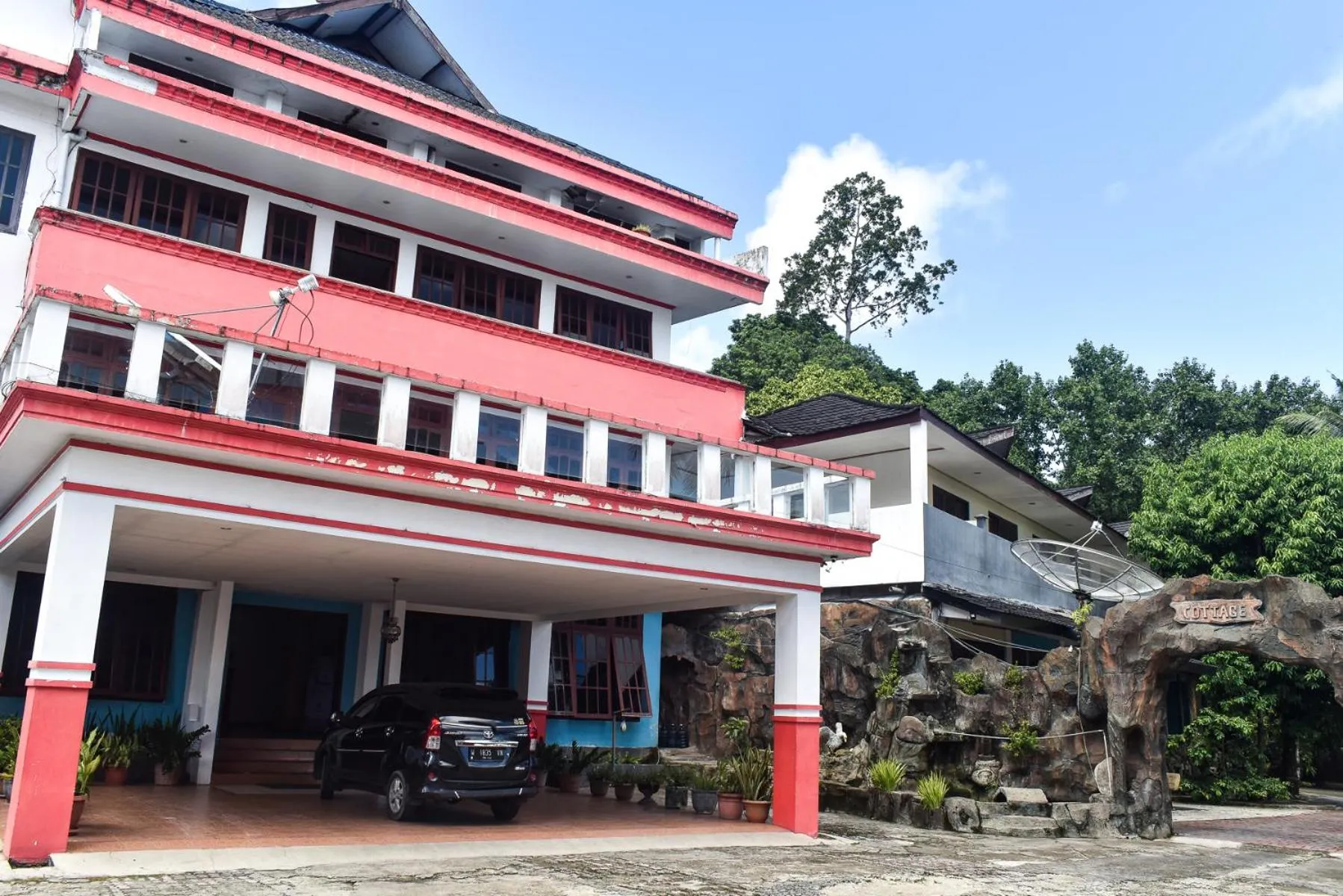 Property building in RedDoorz Plus @ Tirta Kencana Hotel