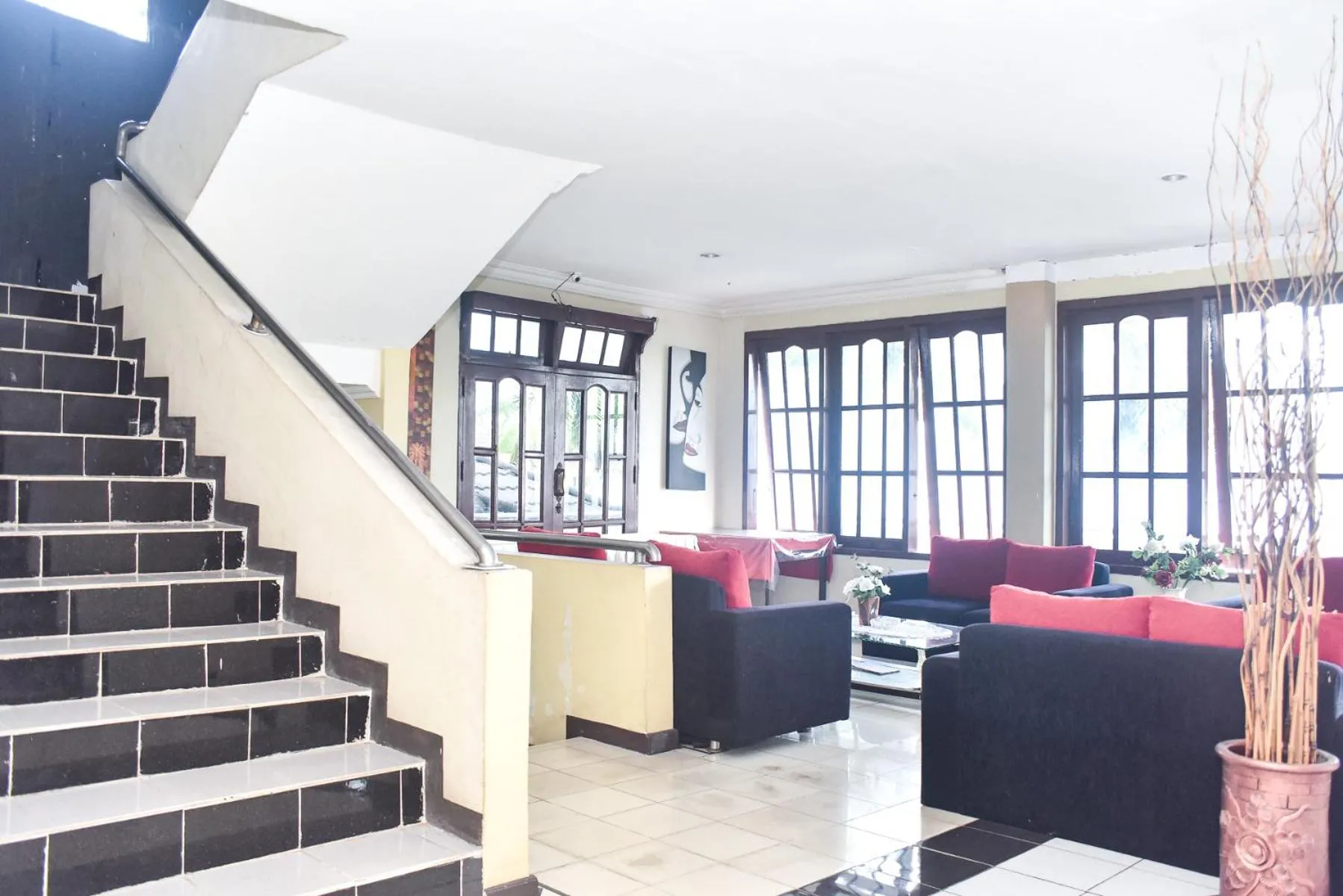 Seating area in RedDoorz Plus @ Tirta Kencana Hotel