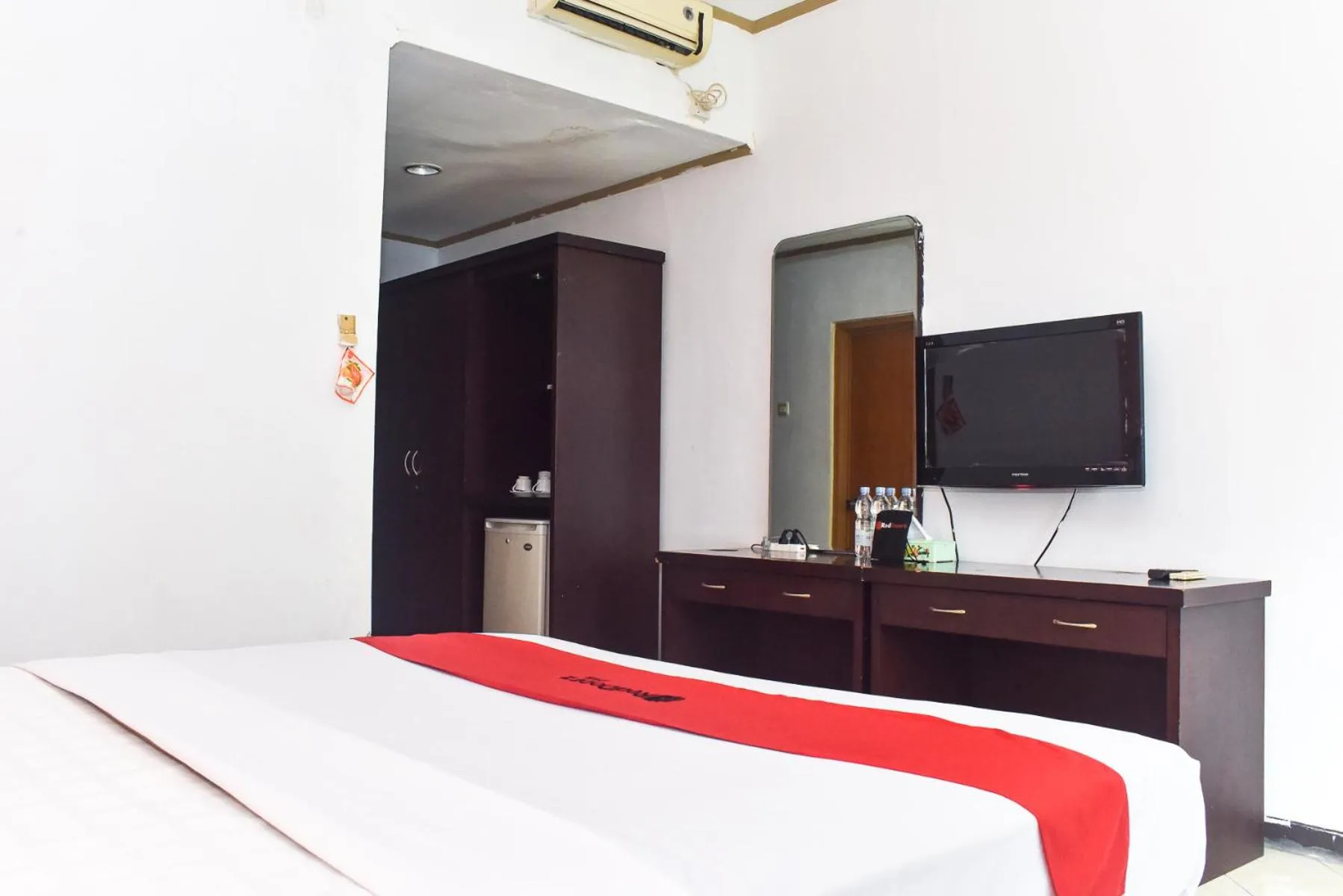 Bedroom, Bed in RedDoorz Plus @ Tirta Kencana Hotel