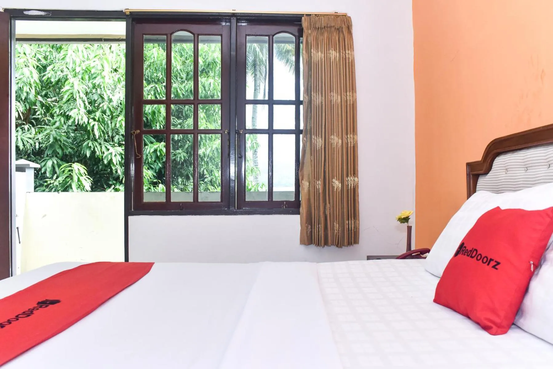 Bedroom, Bed in RedDoorz Plus @ Tirta Kencana Hotel