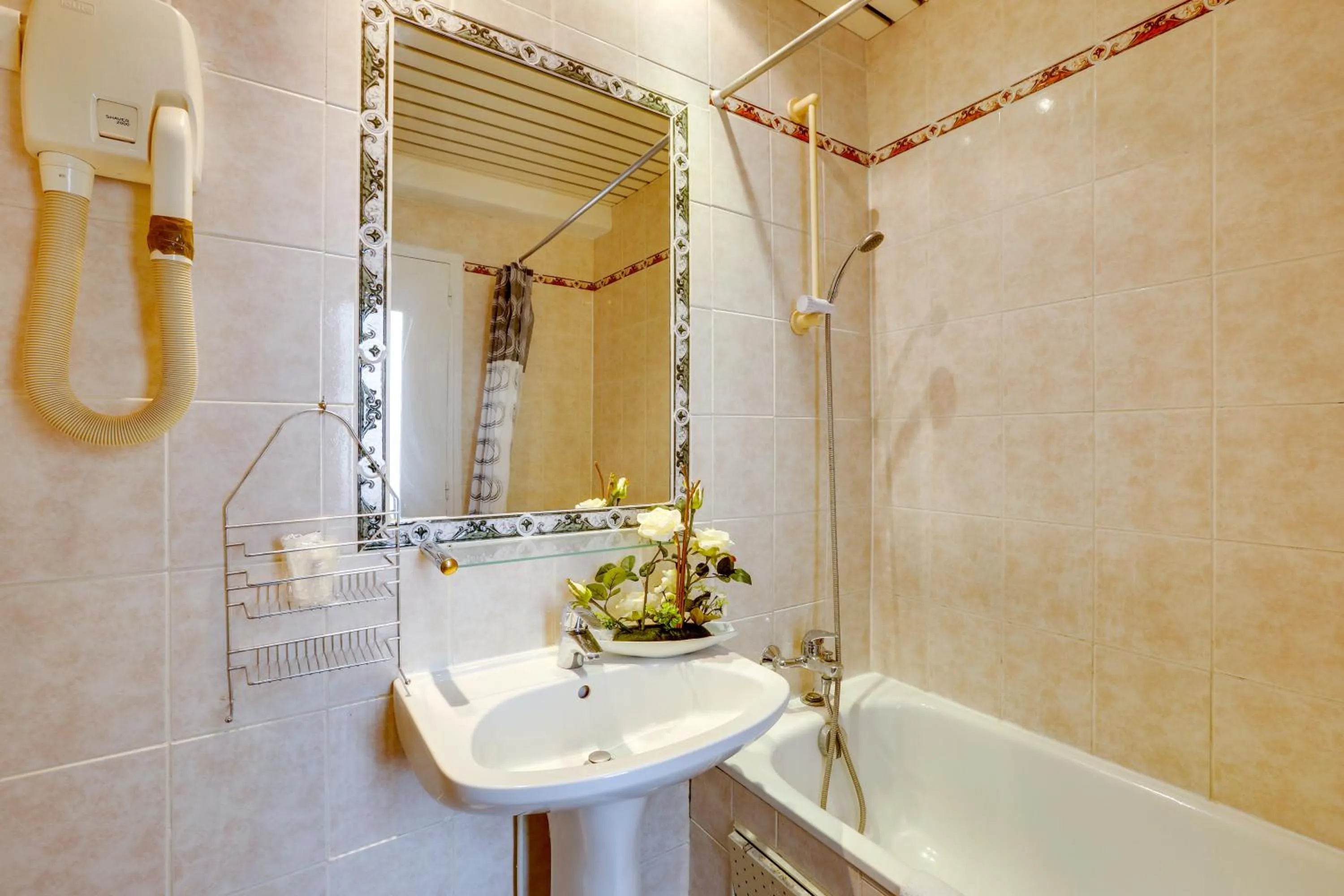 Bathroom in Hôtel du Square d'Anvers