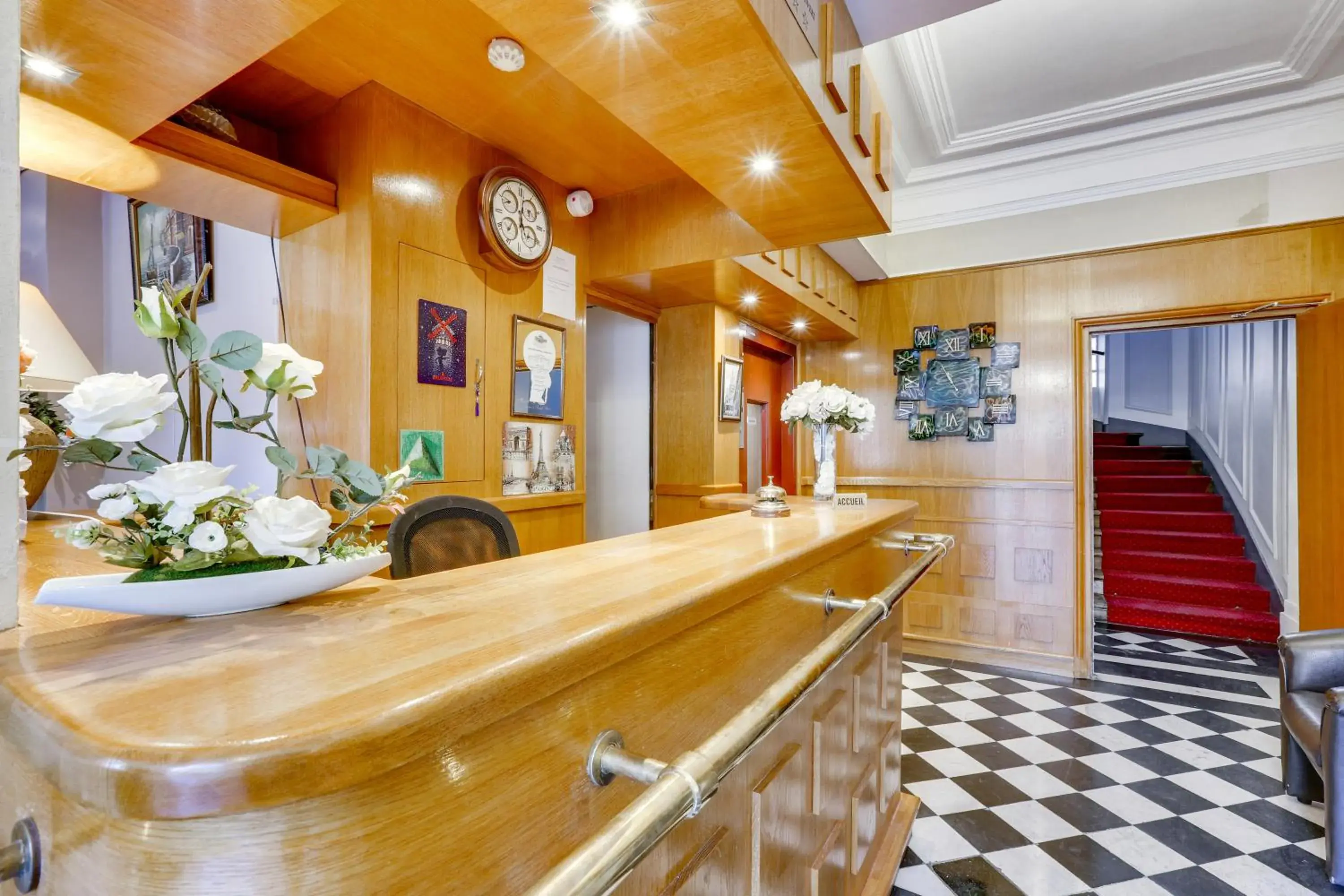 Lobby or reception in Hôtel du Square d'Anvers Lobby or reception in Hôtel du Square d'Anvers