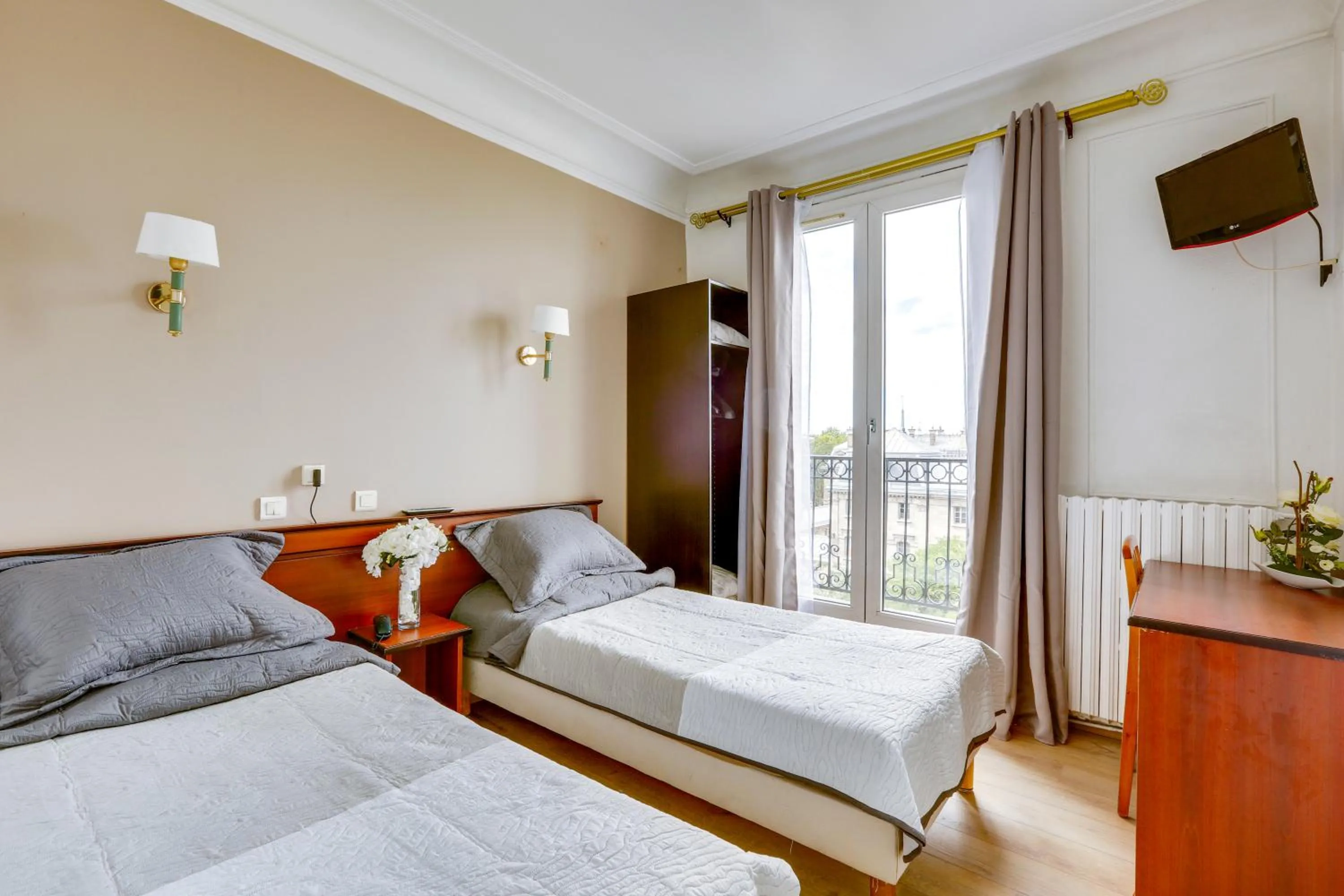 Bedroom, Bed in Hôtel du Square d'Anvers