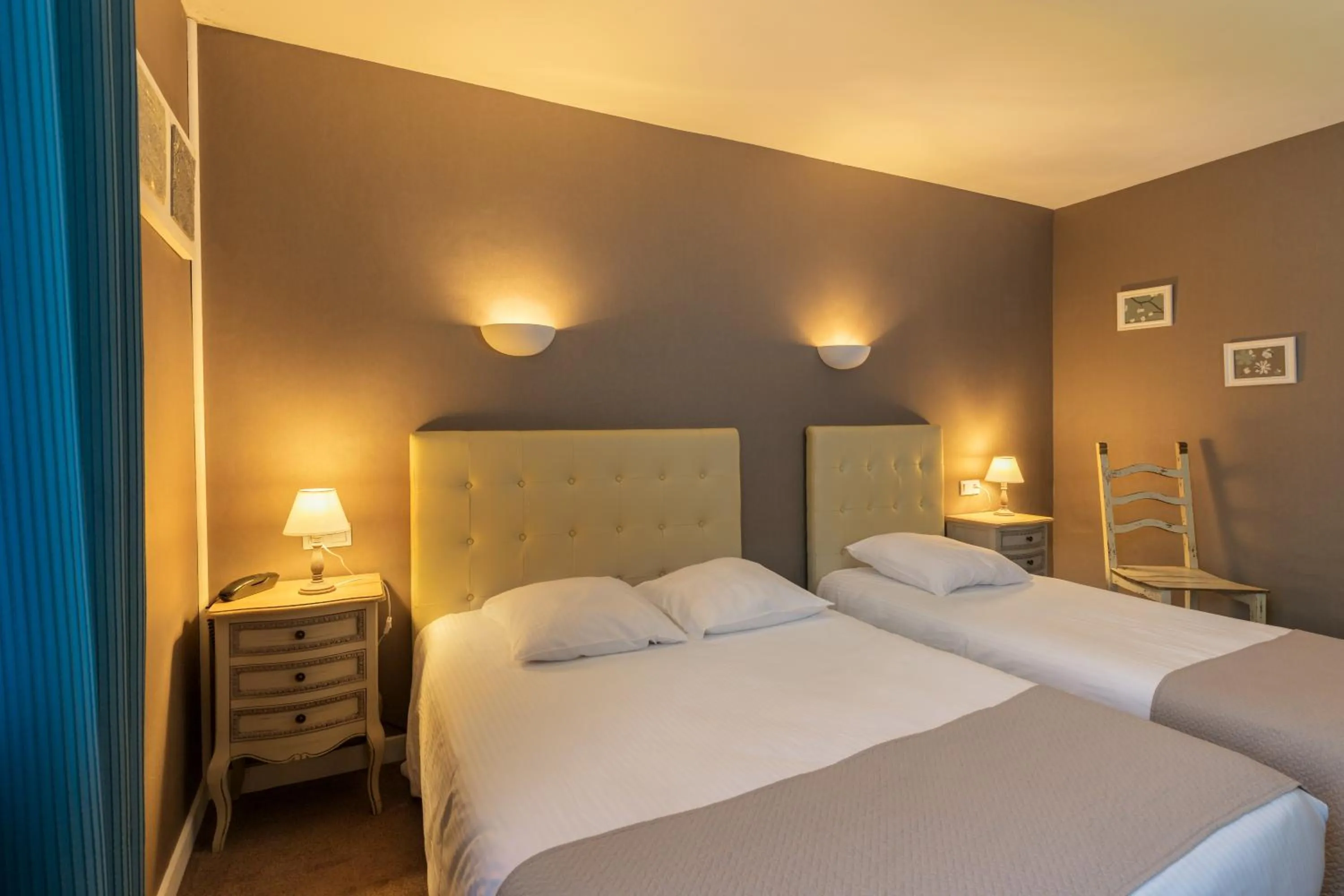 Photo of the whole room, Bed in Hôtel La Redoute