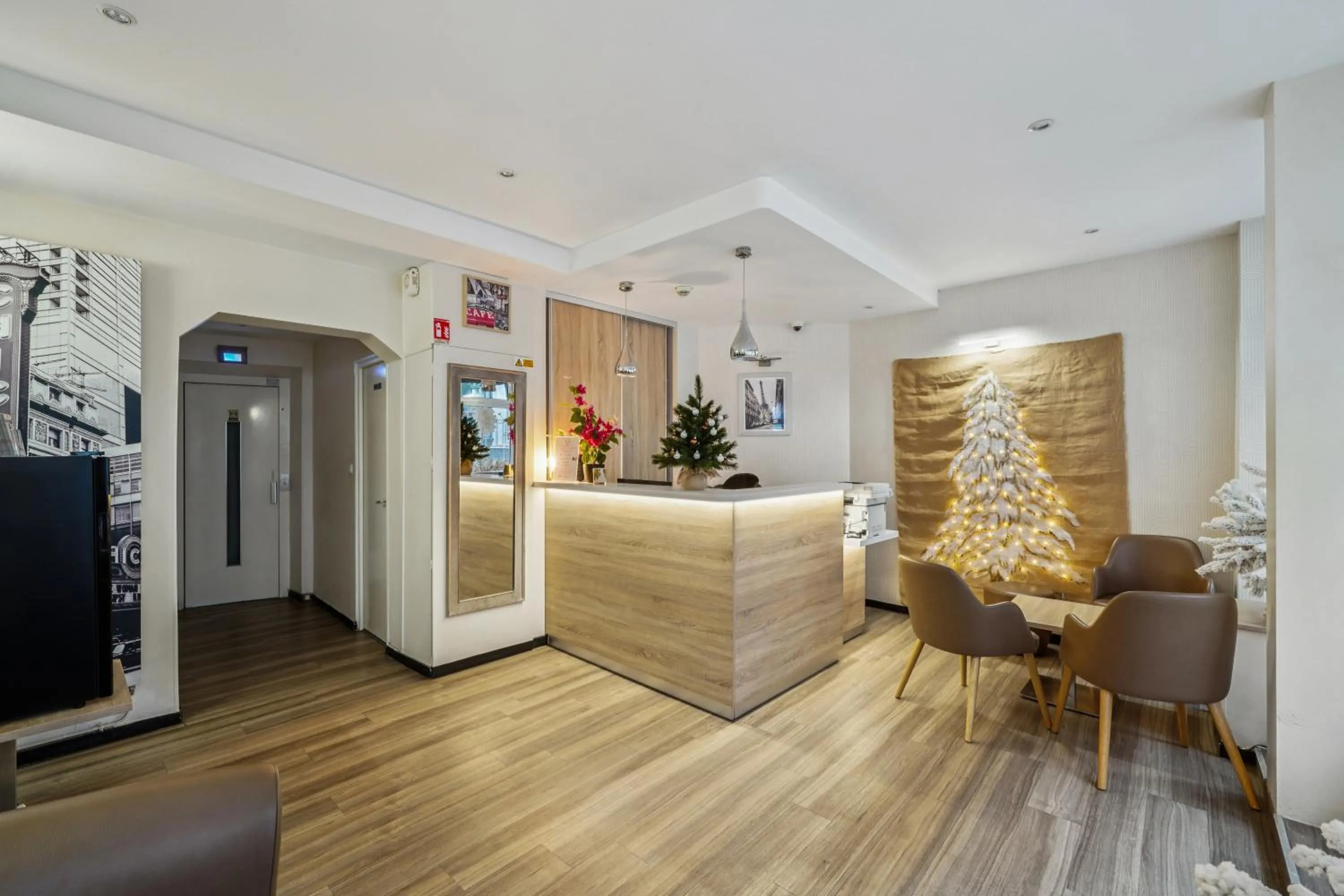 Lobby or reception in Hôtel Mazagran