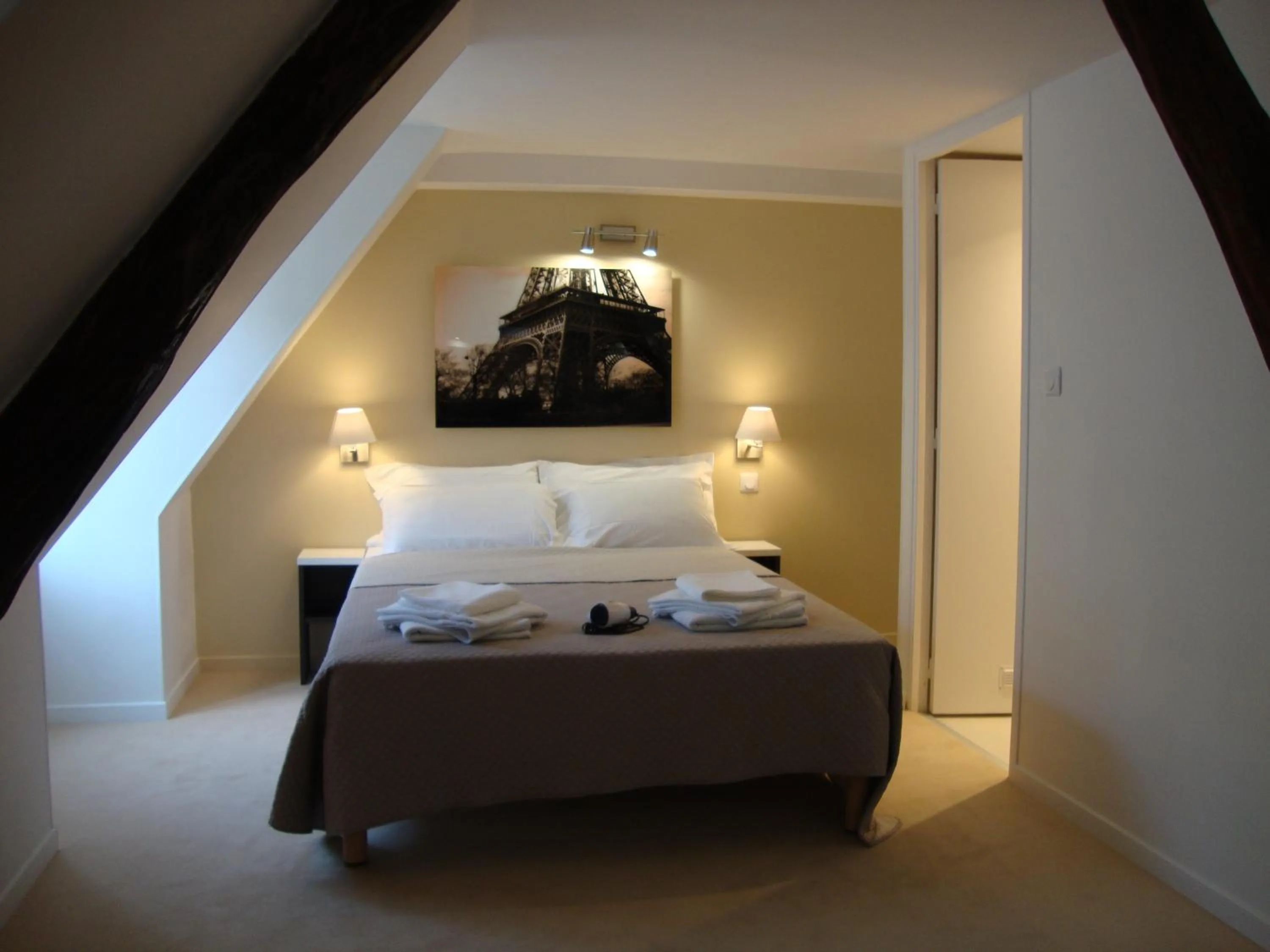 Bedroom, Bed in Hôtel Mazagran