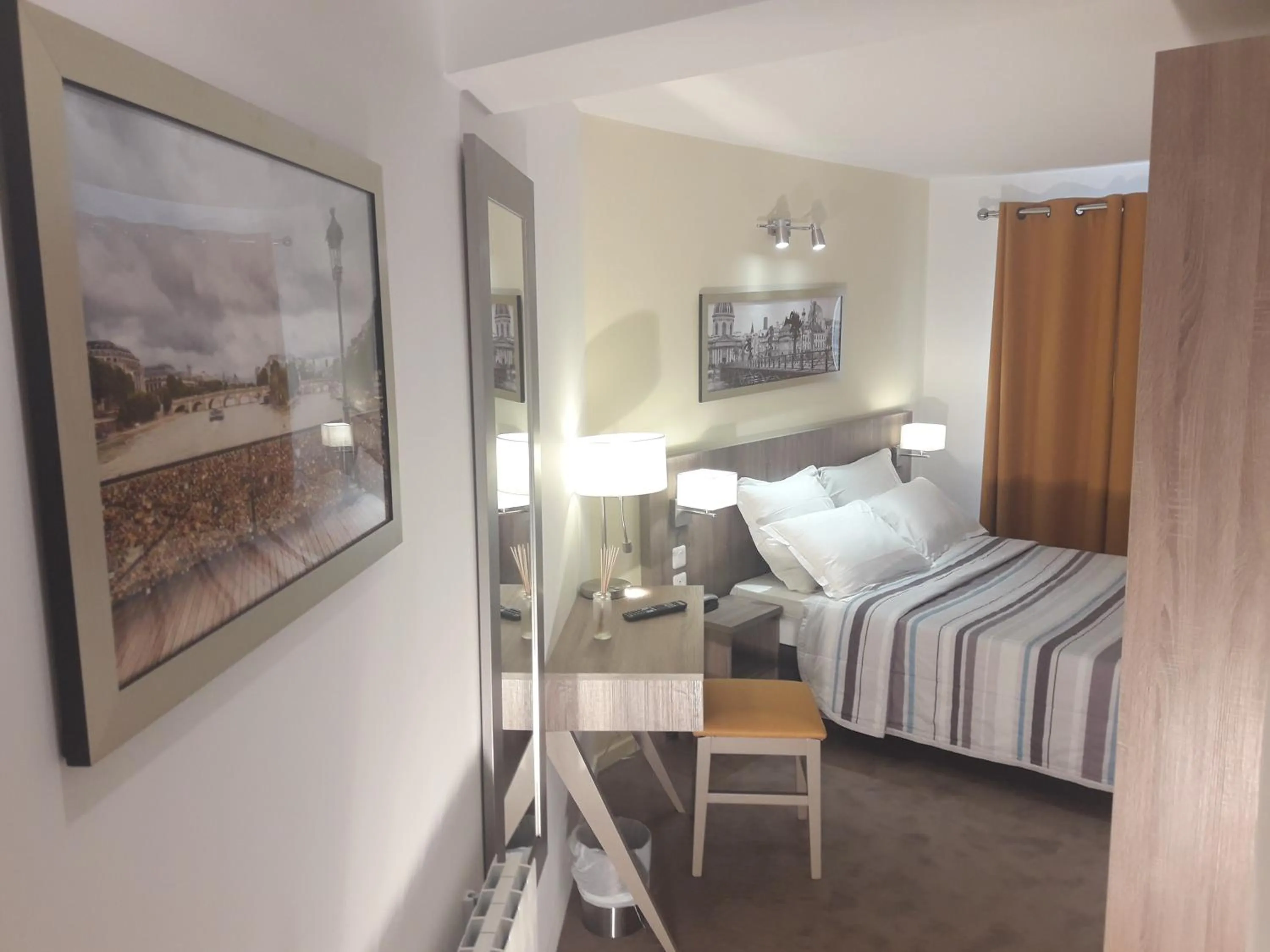 Photo of the whole room, Bed in Hôtel Mazagran