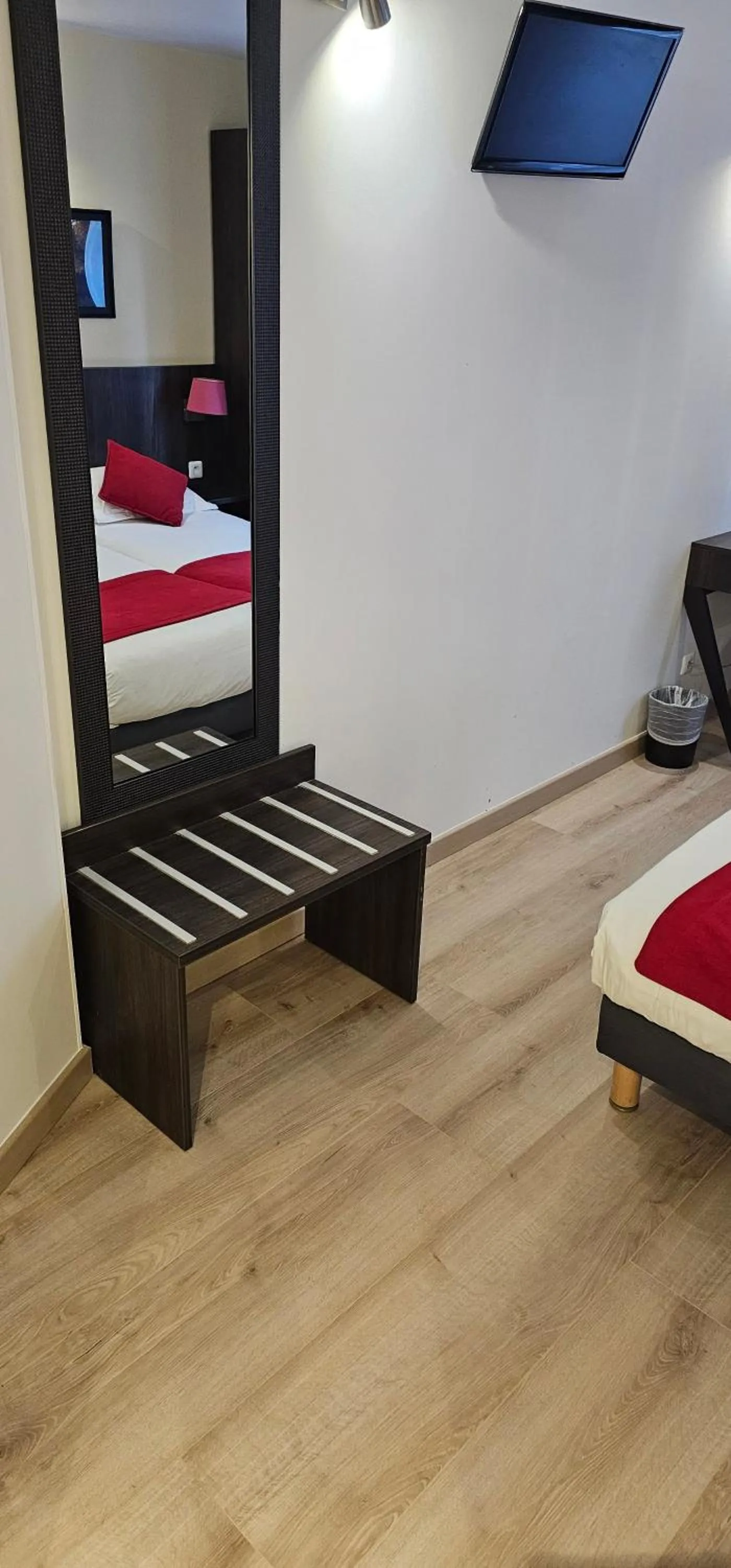 TV and multimedia, Bed in Hôtel Mazagran