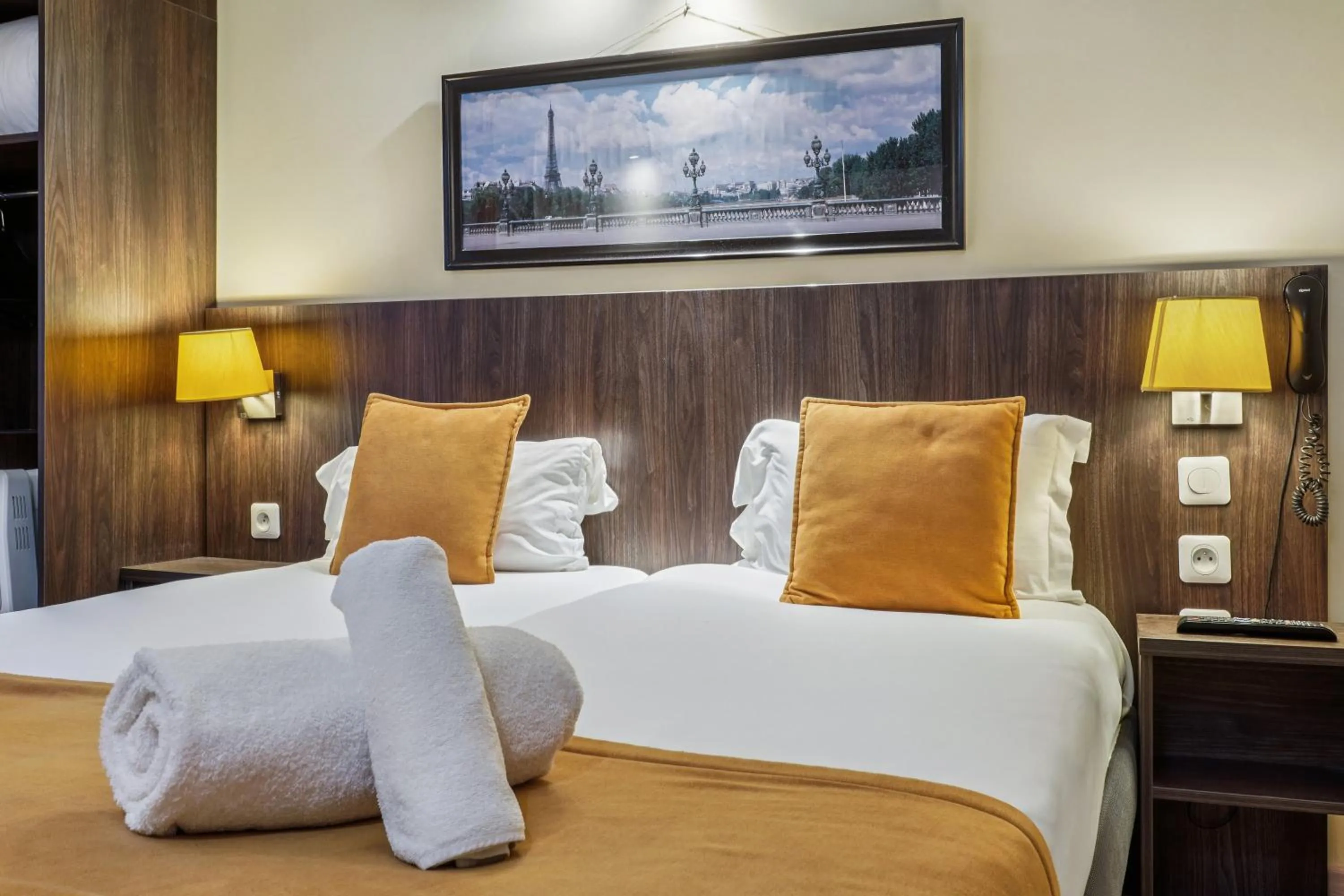 Bedroom, Bed in Hôtel Mazagran