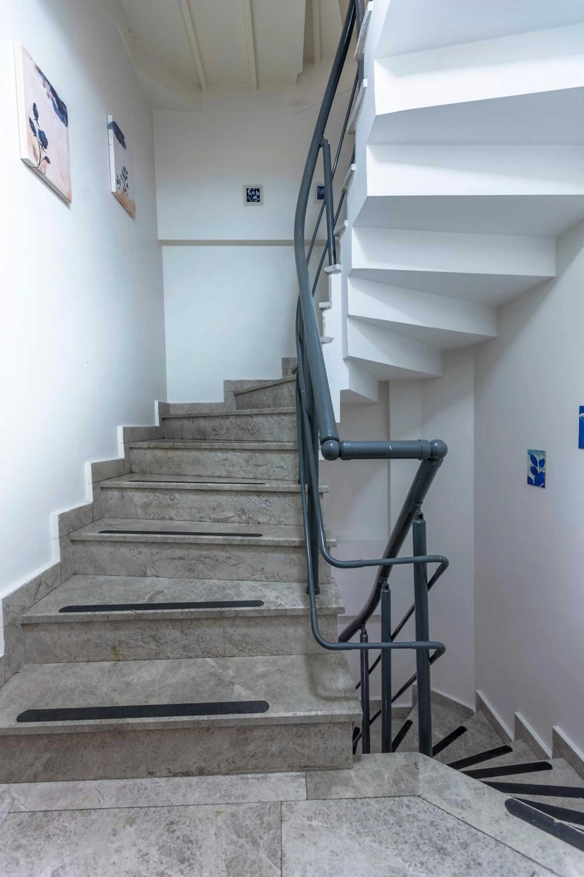 Property building in Stanpoli Hostel