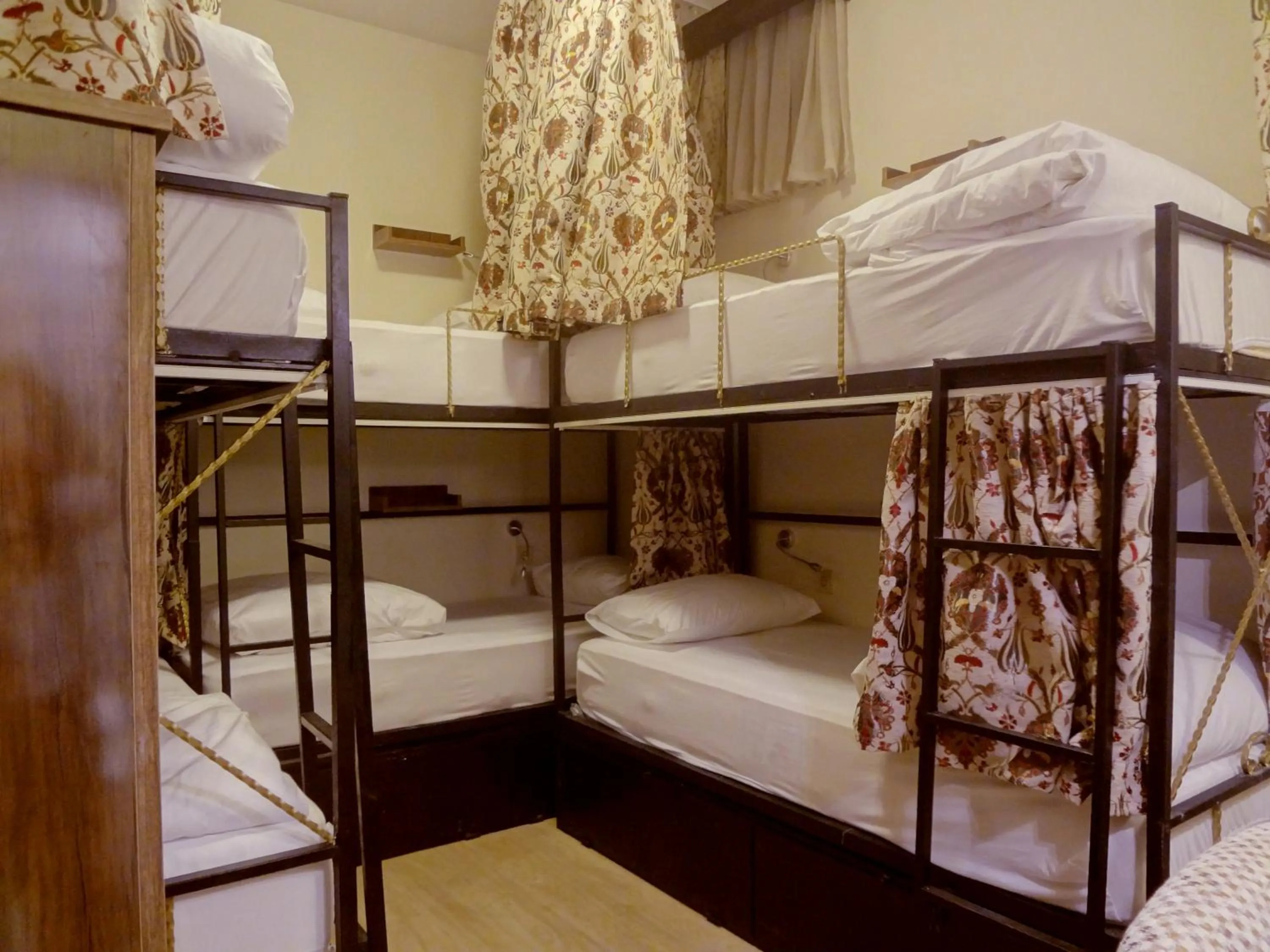 Photo of the whole room, Bed in Stanpoli Hostel