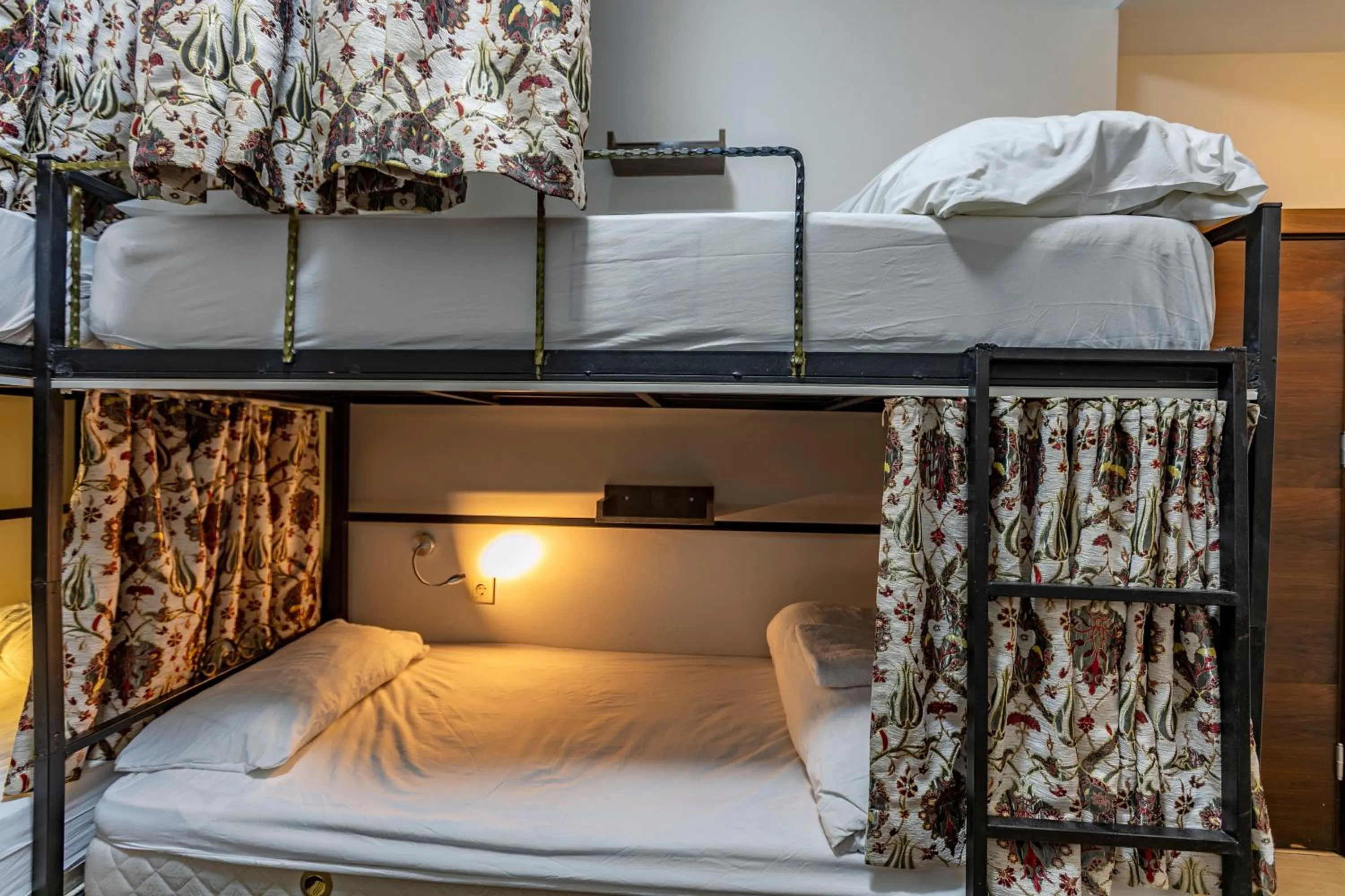 bunk bed, Bed in Stanpoli Hostel