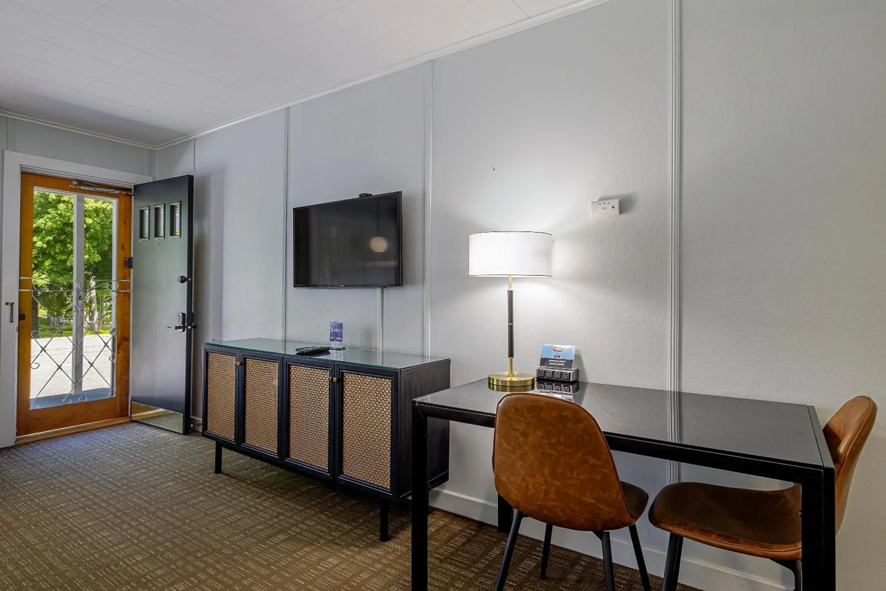 Seating area in Highbrook Motel