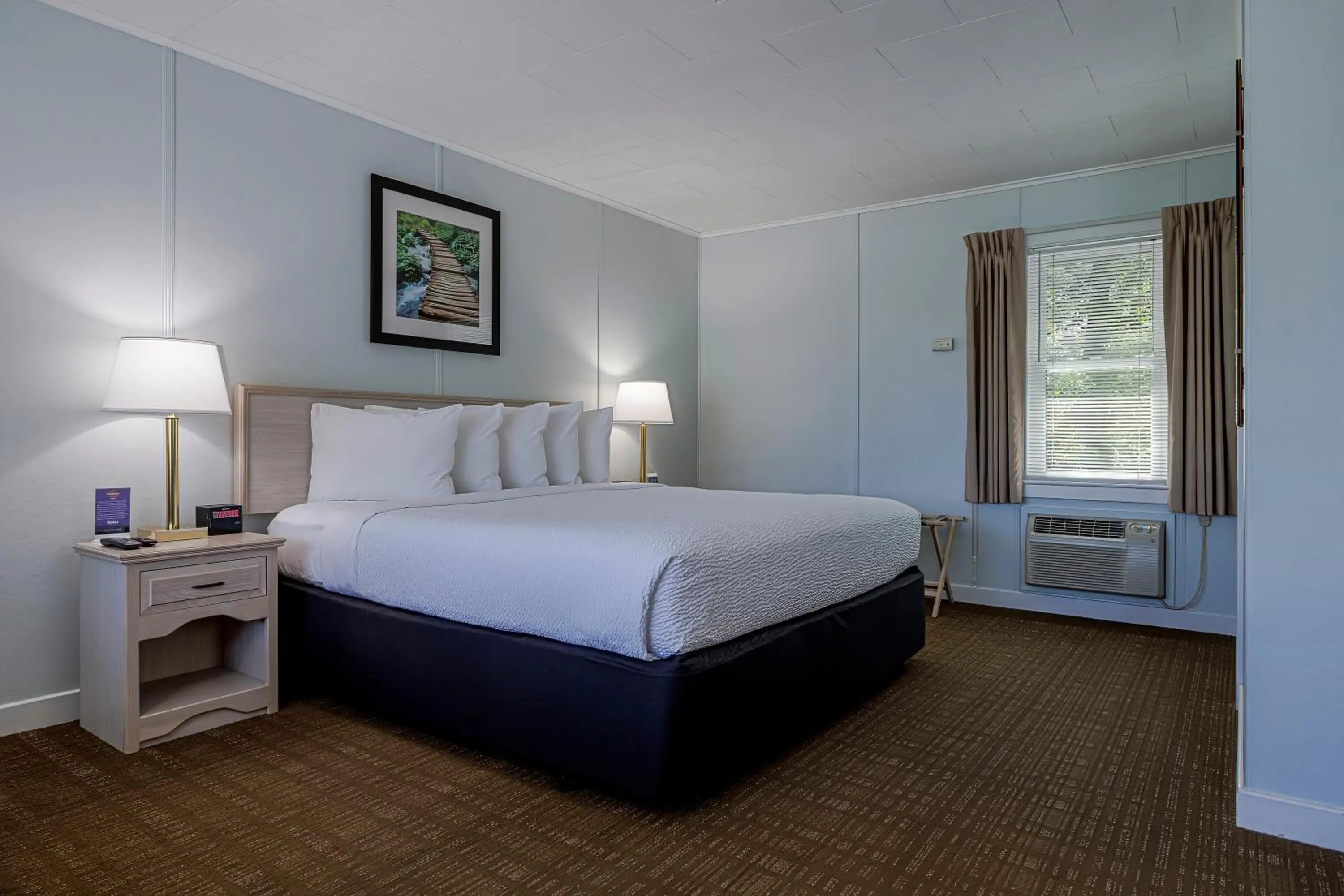 Bed in Highbrook Motel