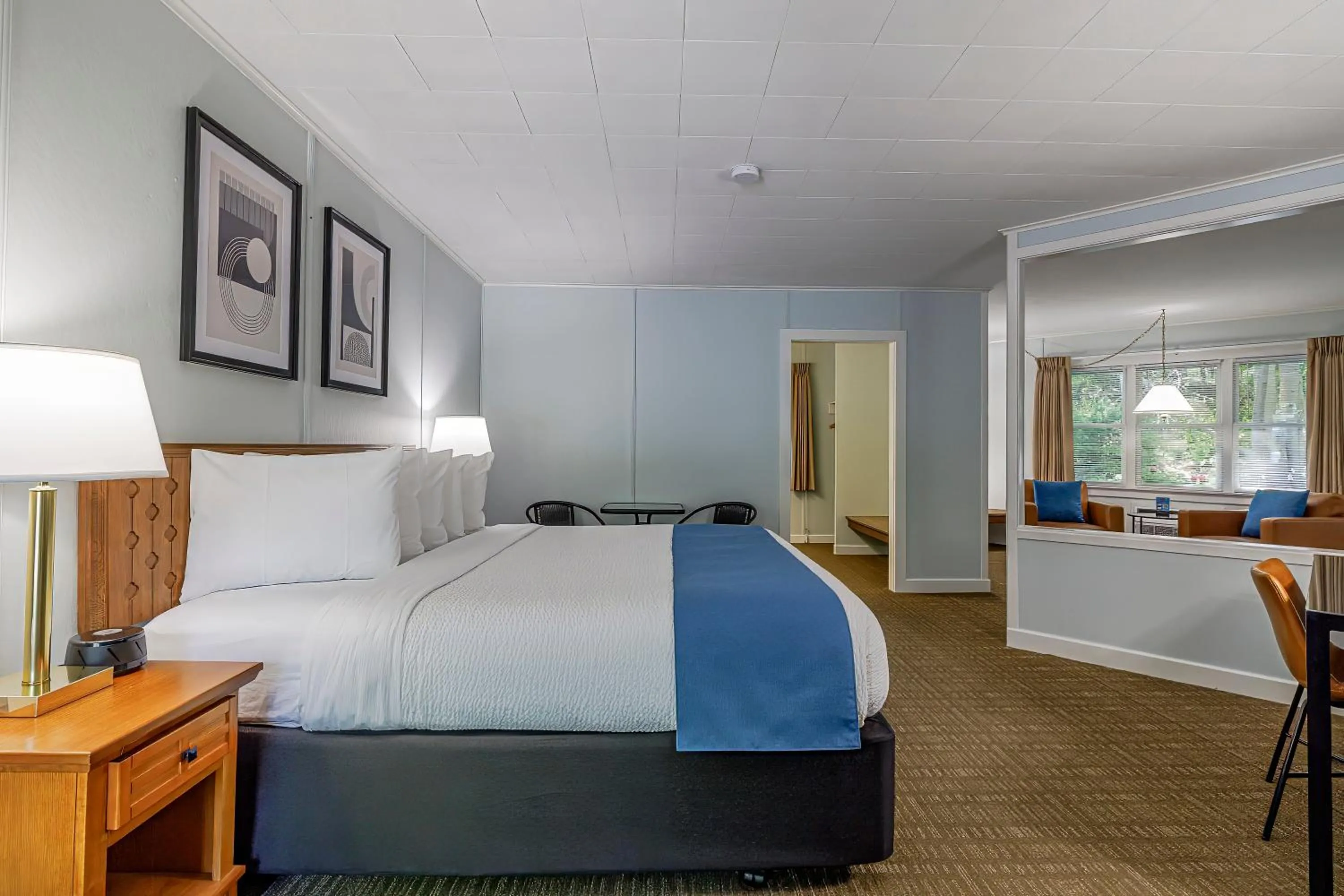 Bed in Highbrook Motel