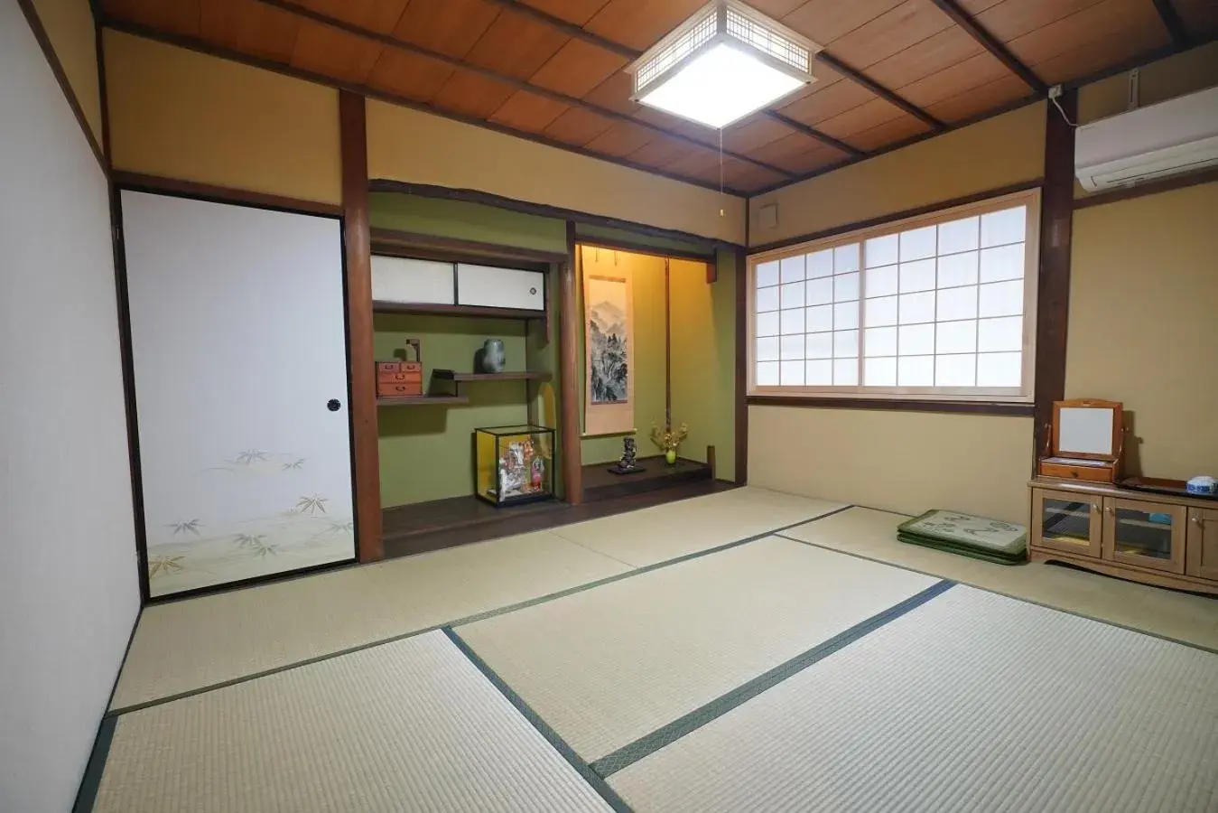 Photo of the whole room in Uji Tea Inn Photo of the whole room in Uji Tea Inn