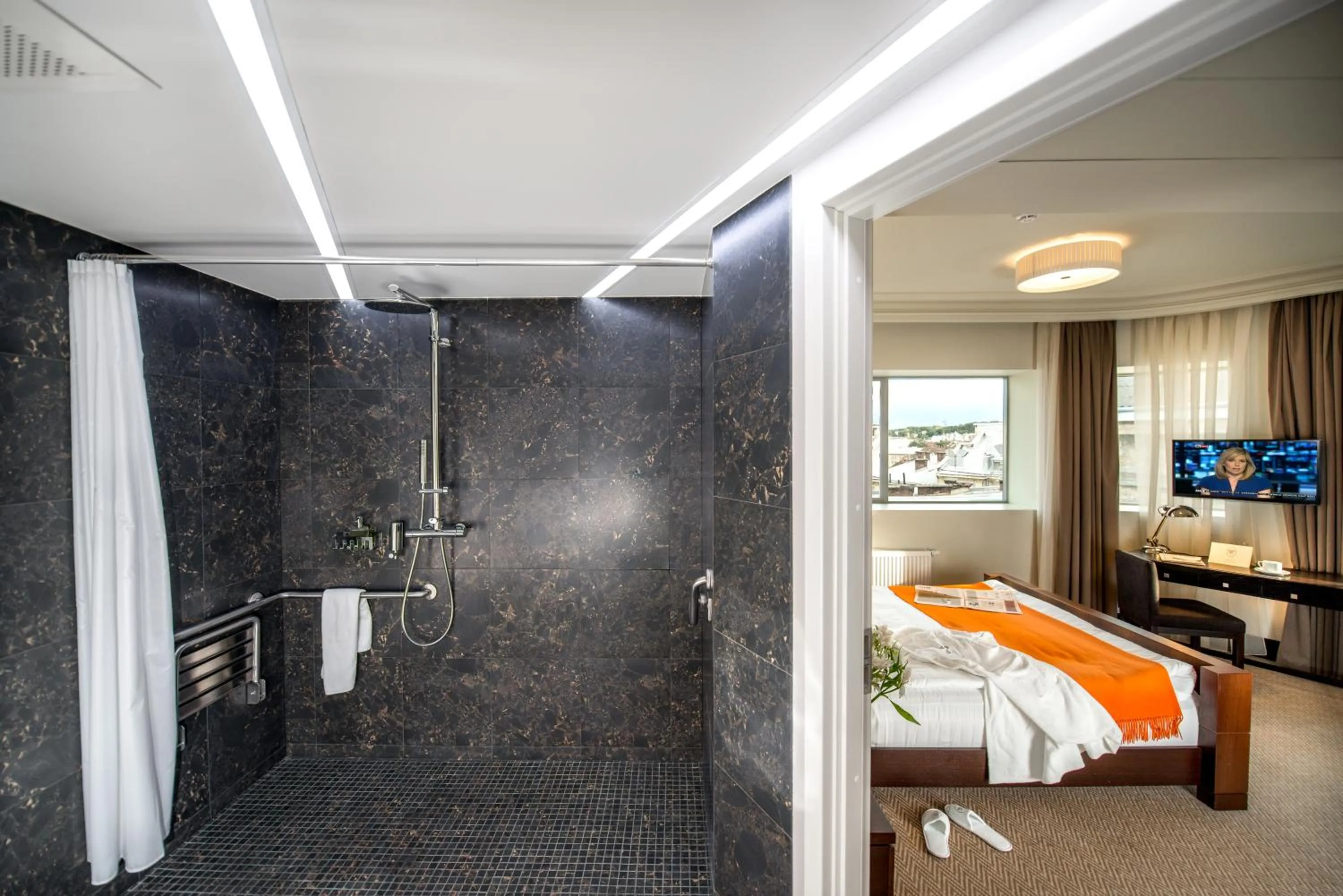 Bathroom in Astoria Hotel