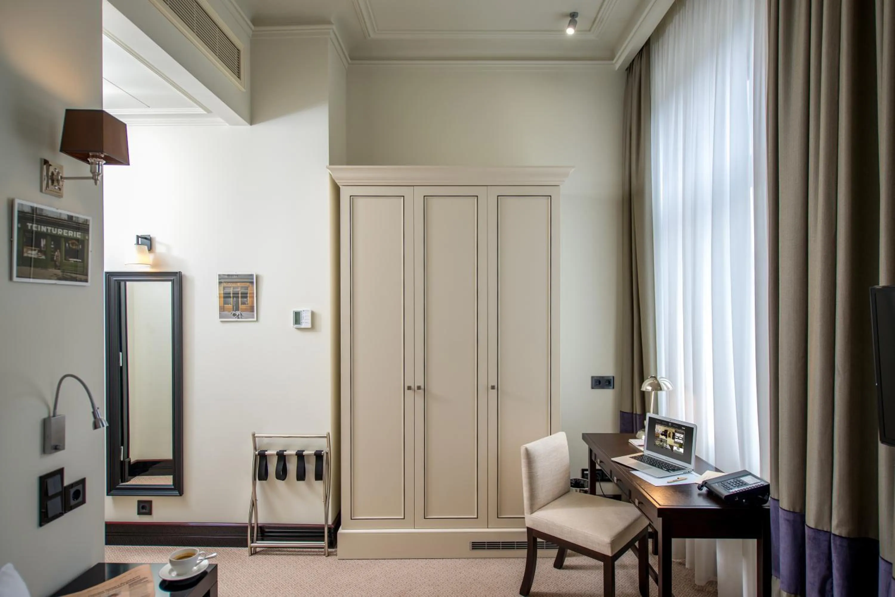 Decorative detail in Astoria Hotel