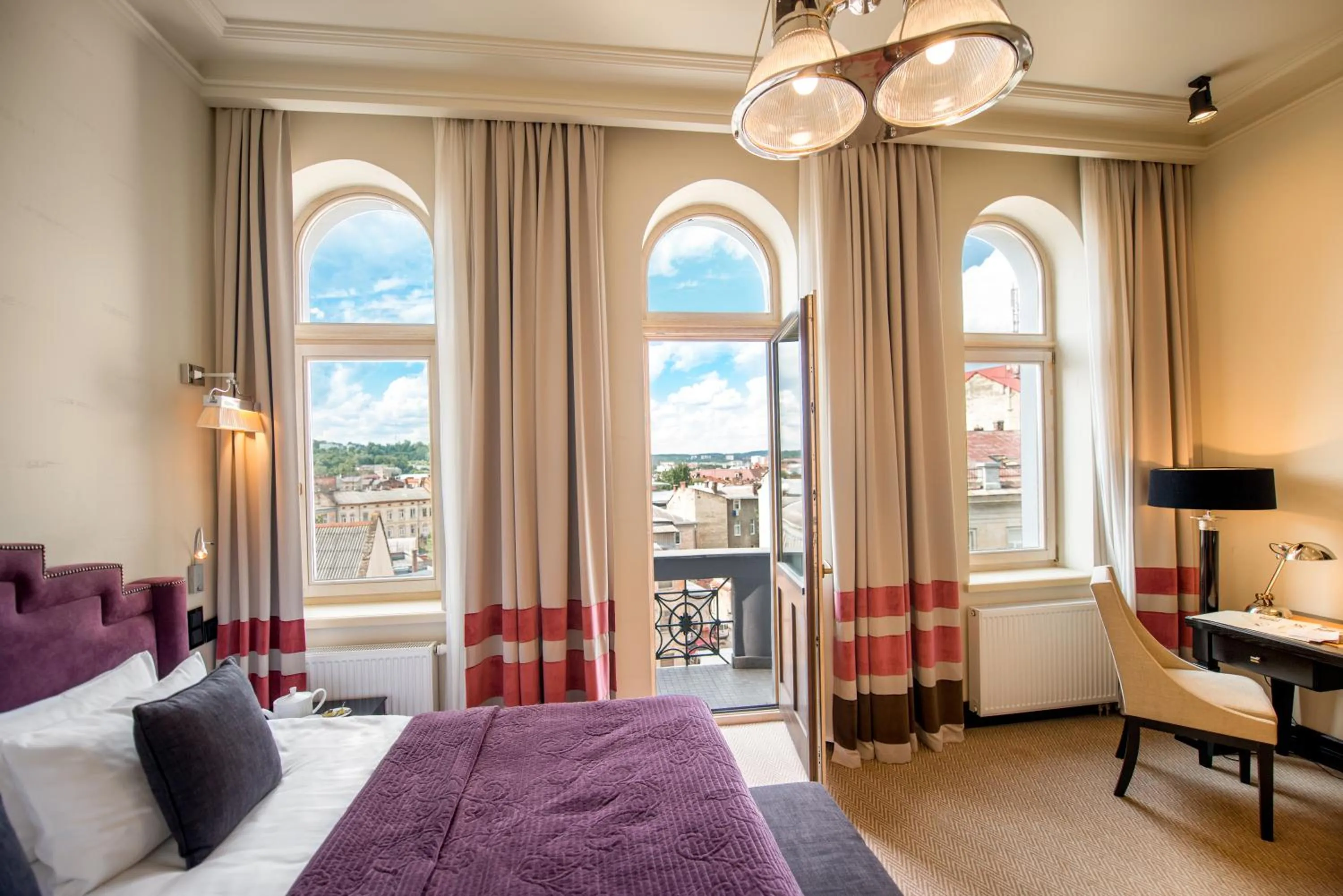 Photo of the whole room, Bed in Astoria Hotel