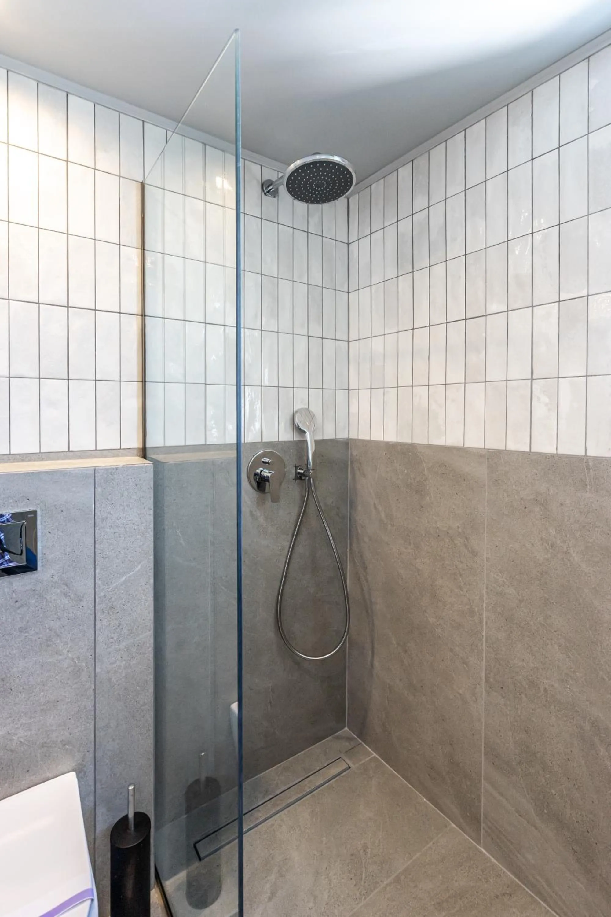 Shower in Santa Maria City Hotel