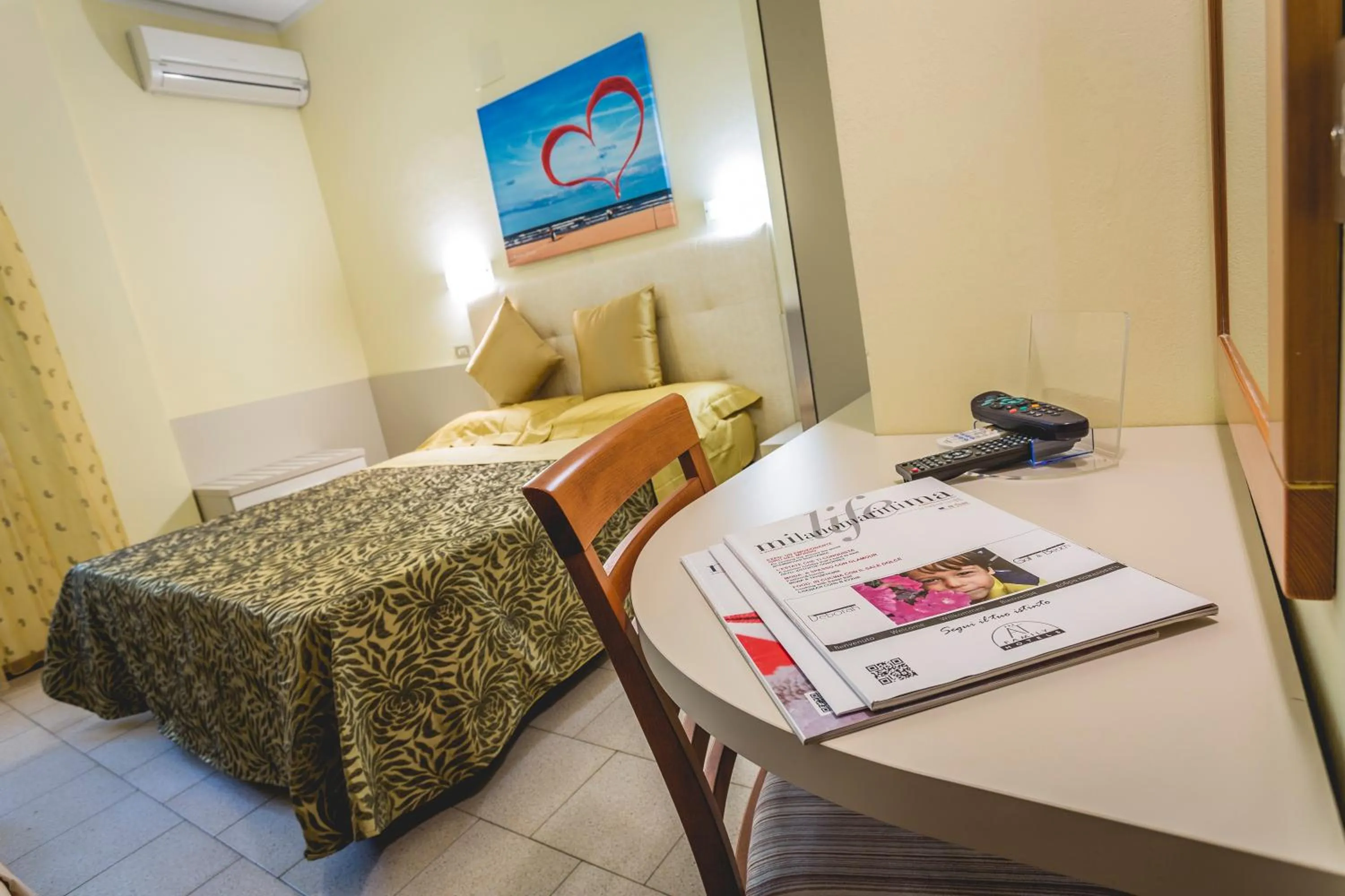 Photo of the whole room, Bed in Hotel Deborah